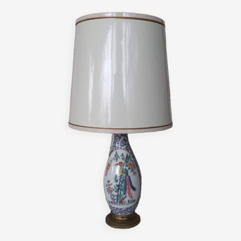 Small Chinese porcelain lamp