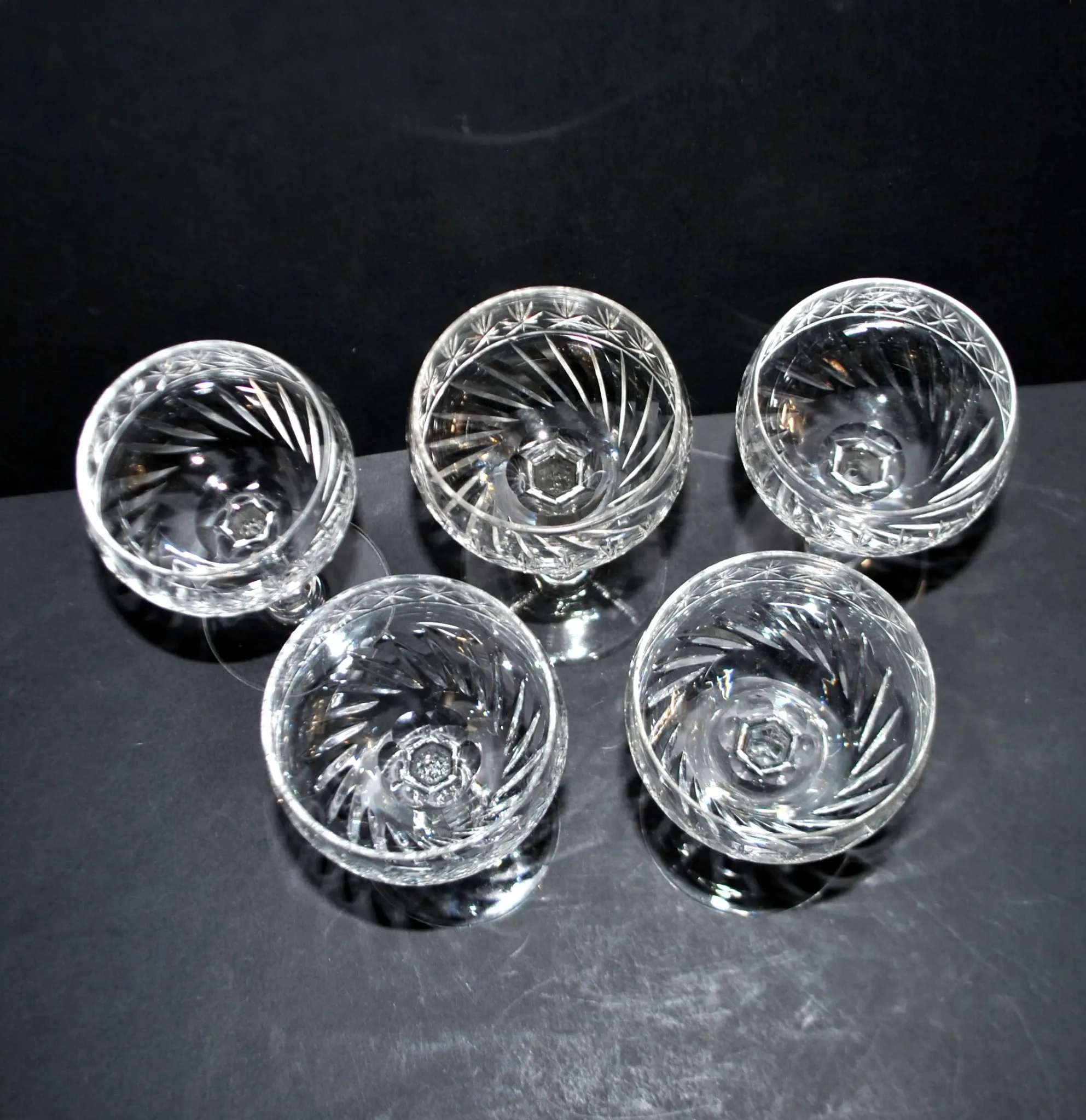 Saint-Louis set of 5 crystal wine glasses model 1930 Metra size 4593
