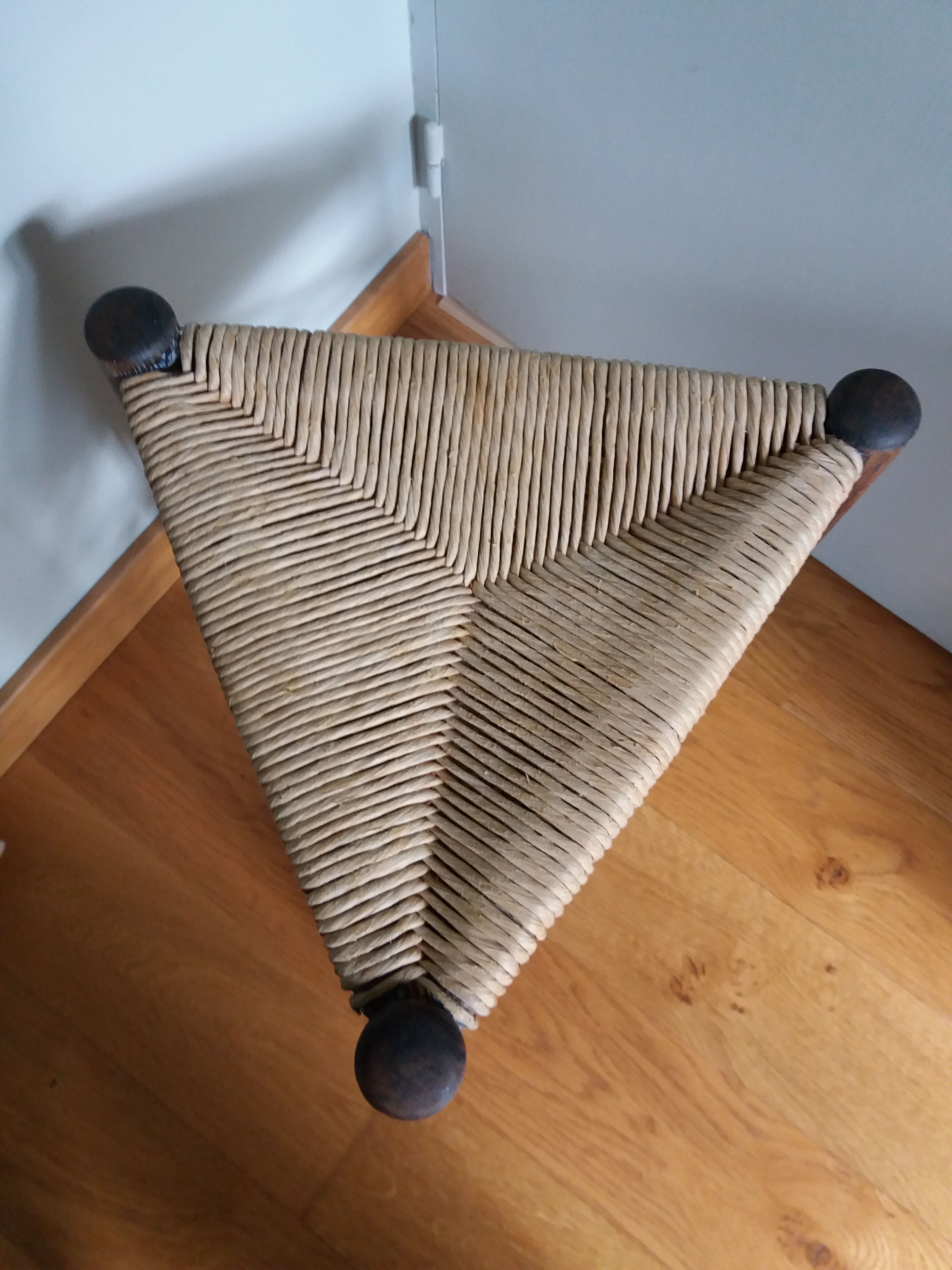 Mulched tripod stool