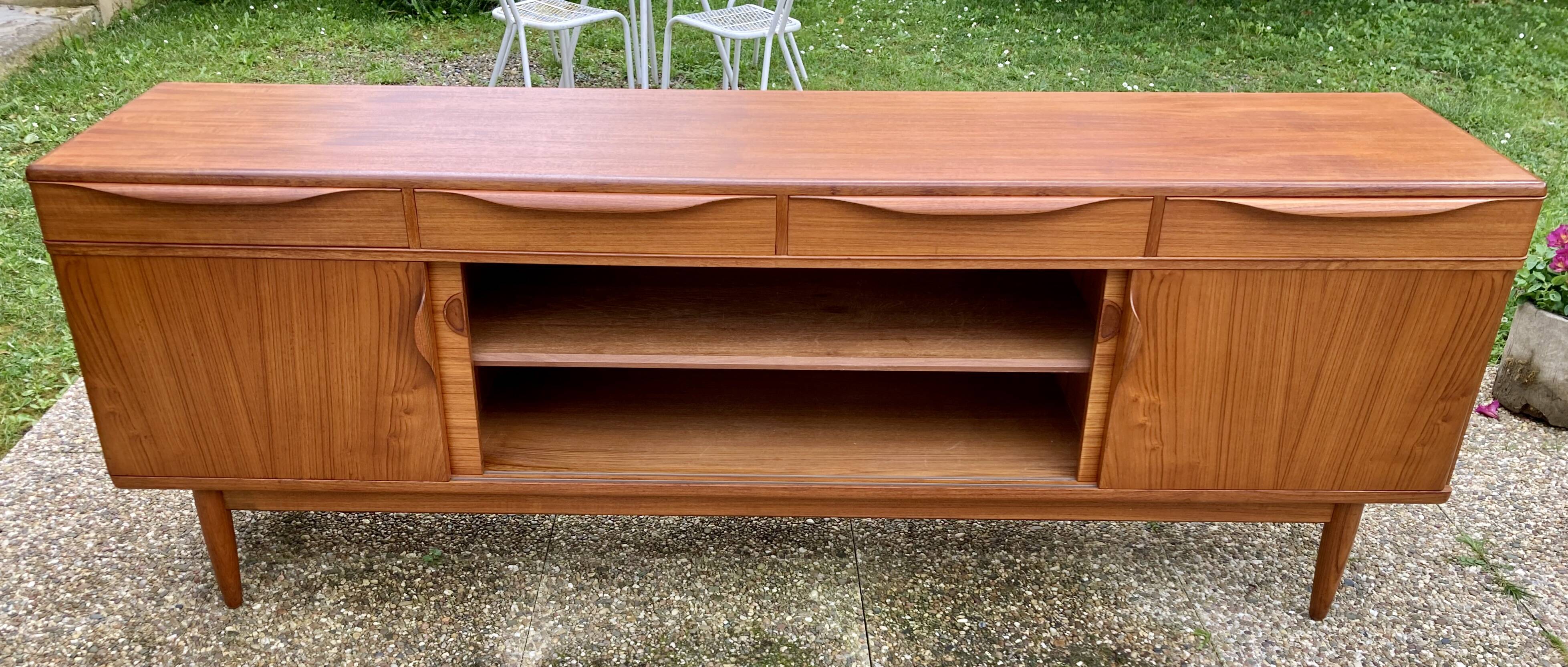 Enfilade by Johannes Andersen