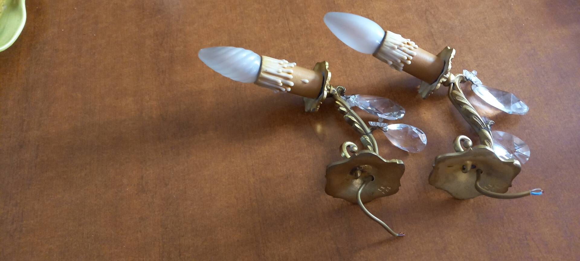 Anciennes appliques en bronze et cristal