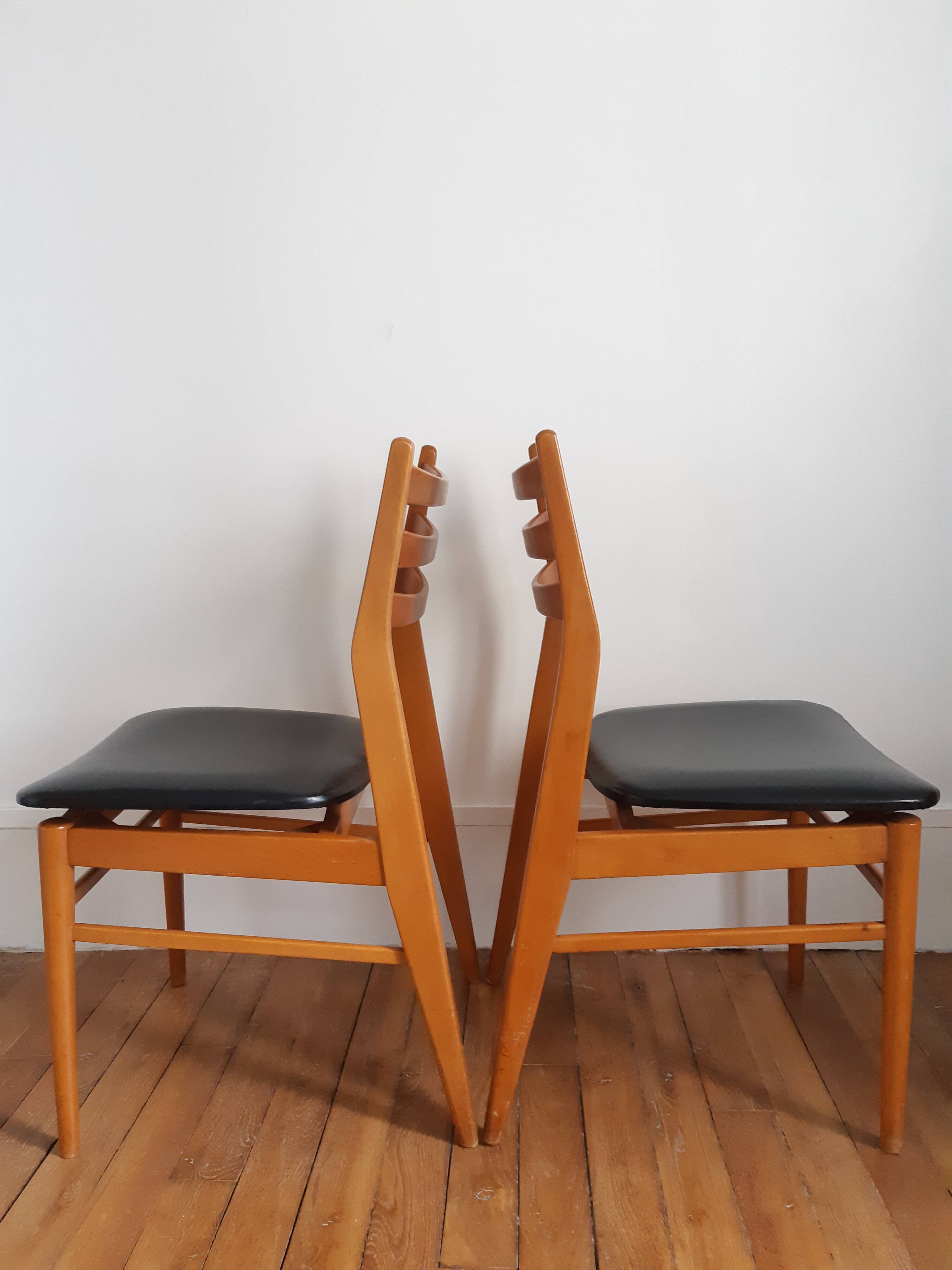 Set of 2 wooden chairs and skai