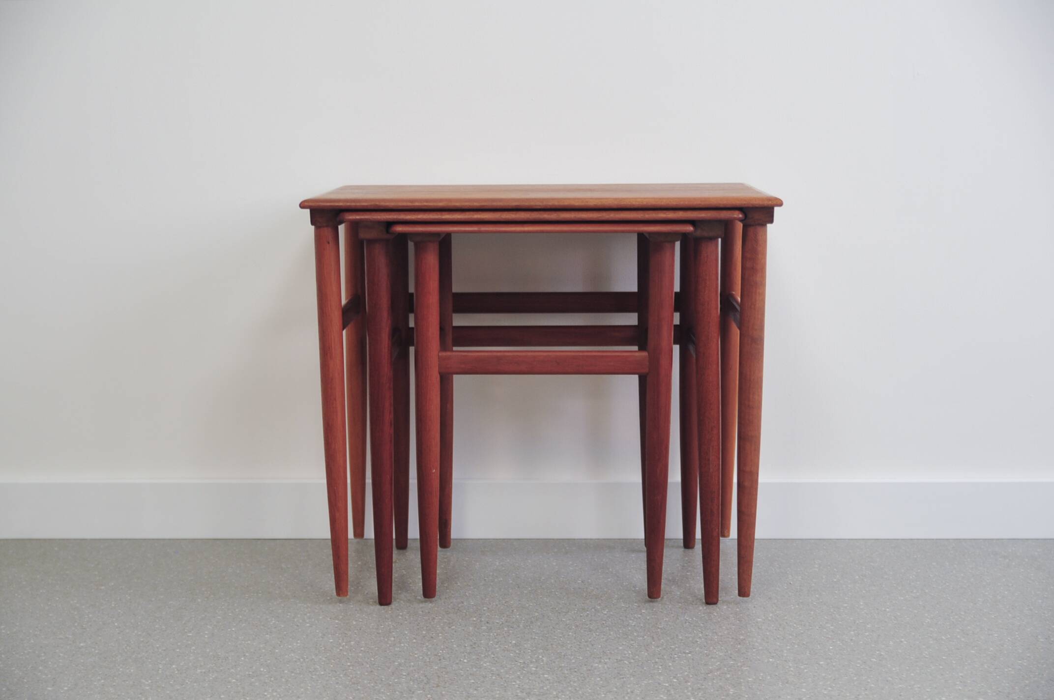 3 tables gigognes en teck, Danemark 1960