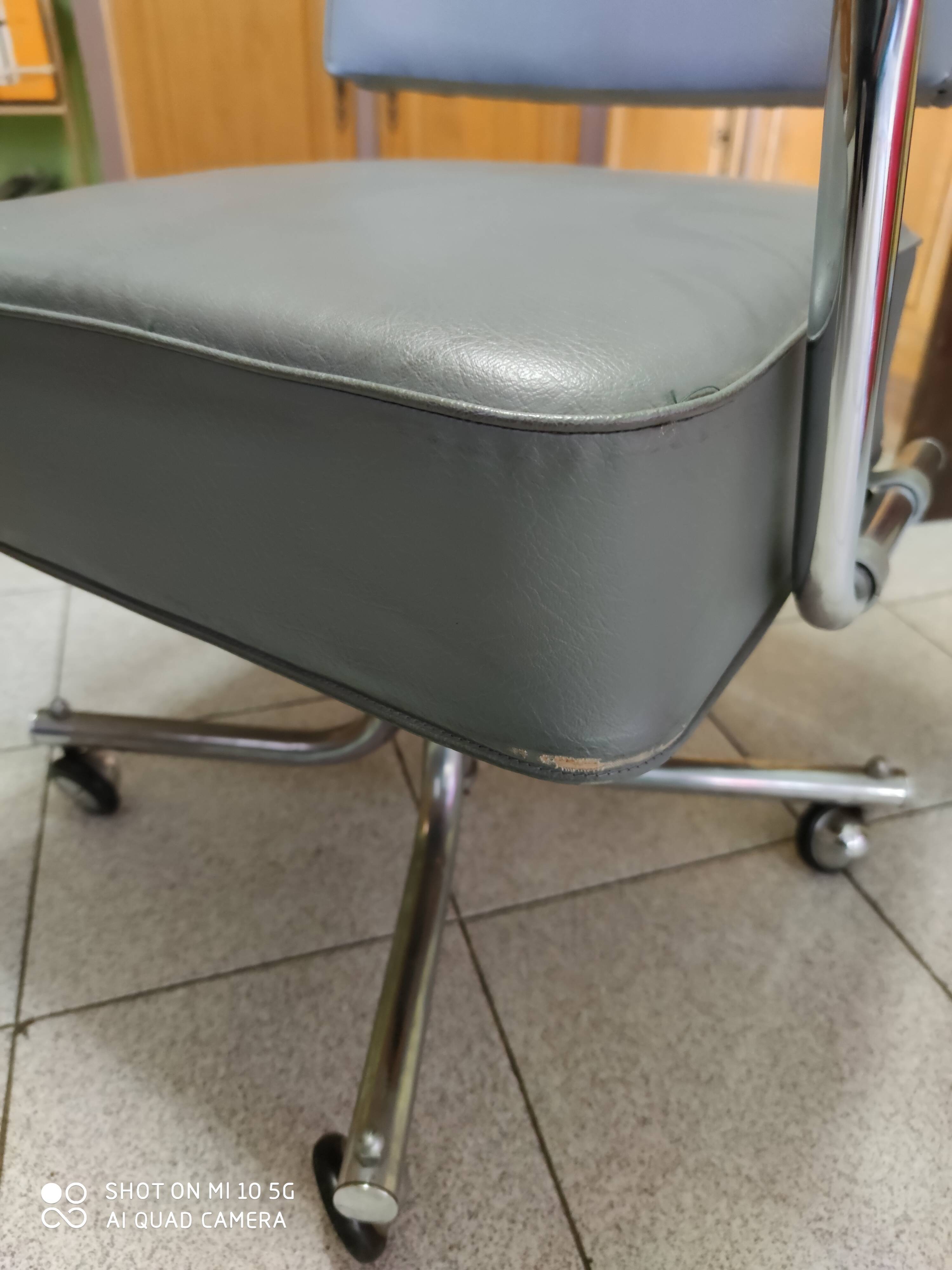 Wheeled office chair circa 1950/60