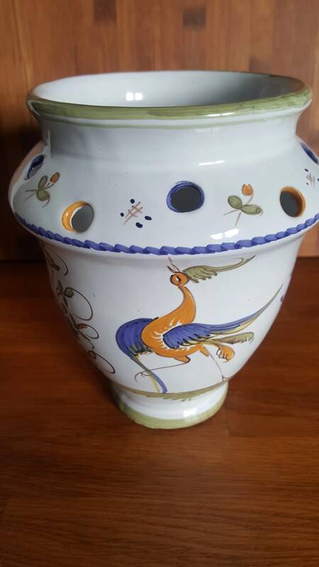 Martres Tolosane earthenware vase, Moustiers decor