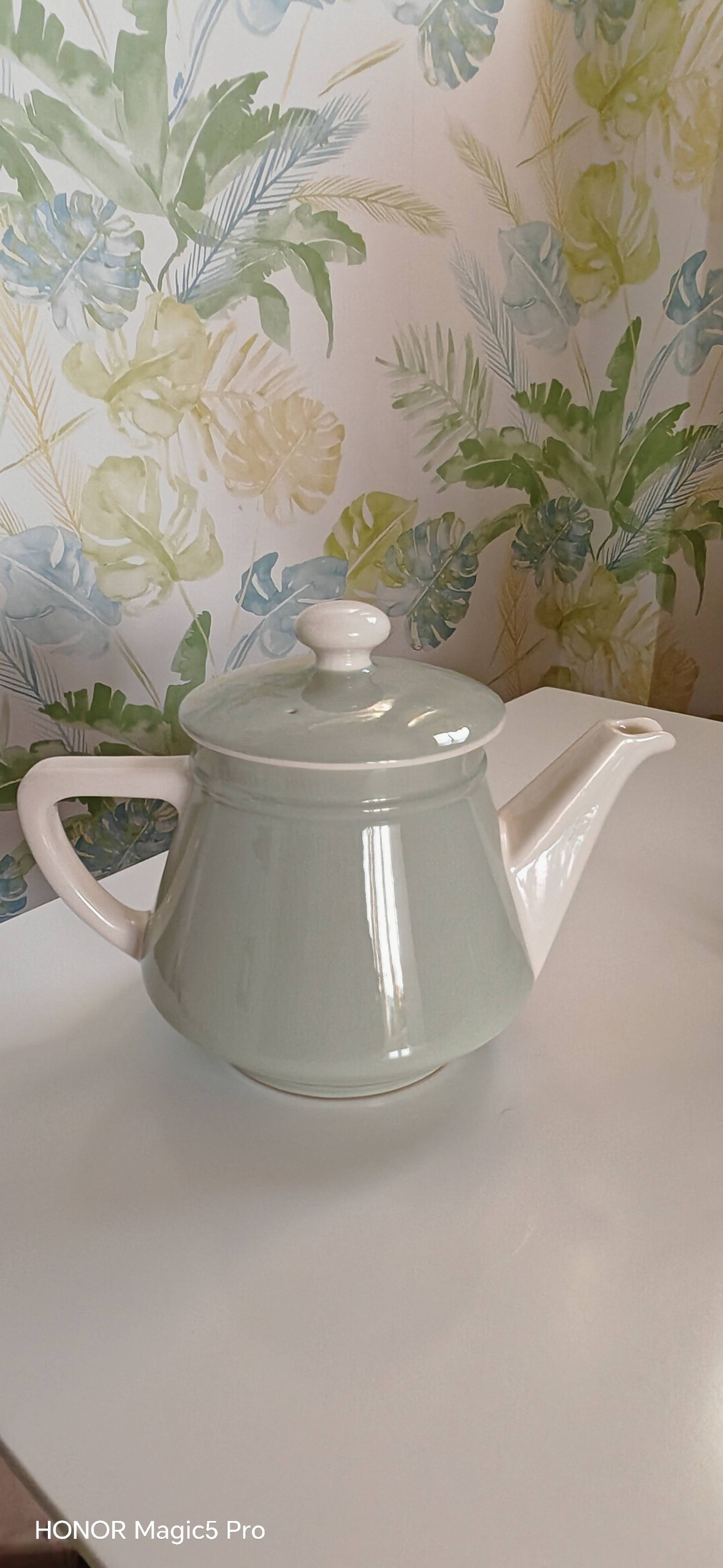Villeroy and Boch teapot