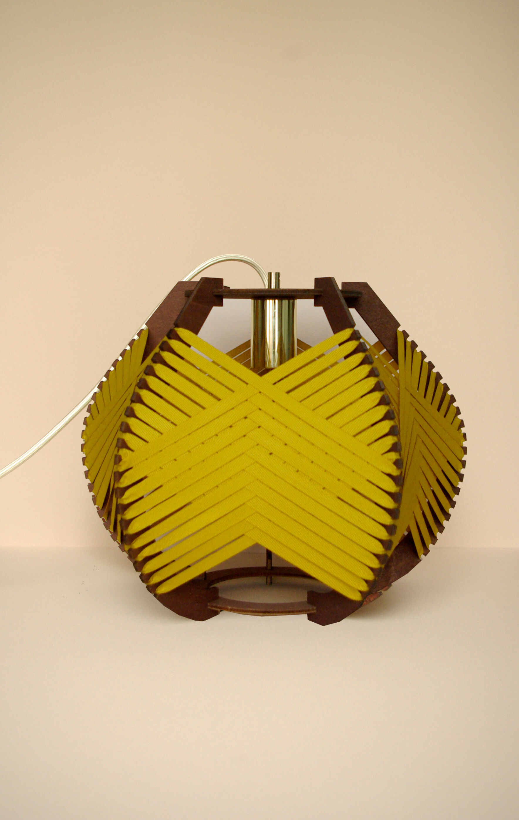 Woven mustard lamp to install