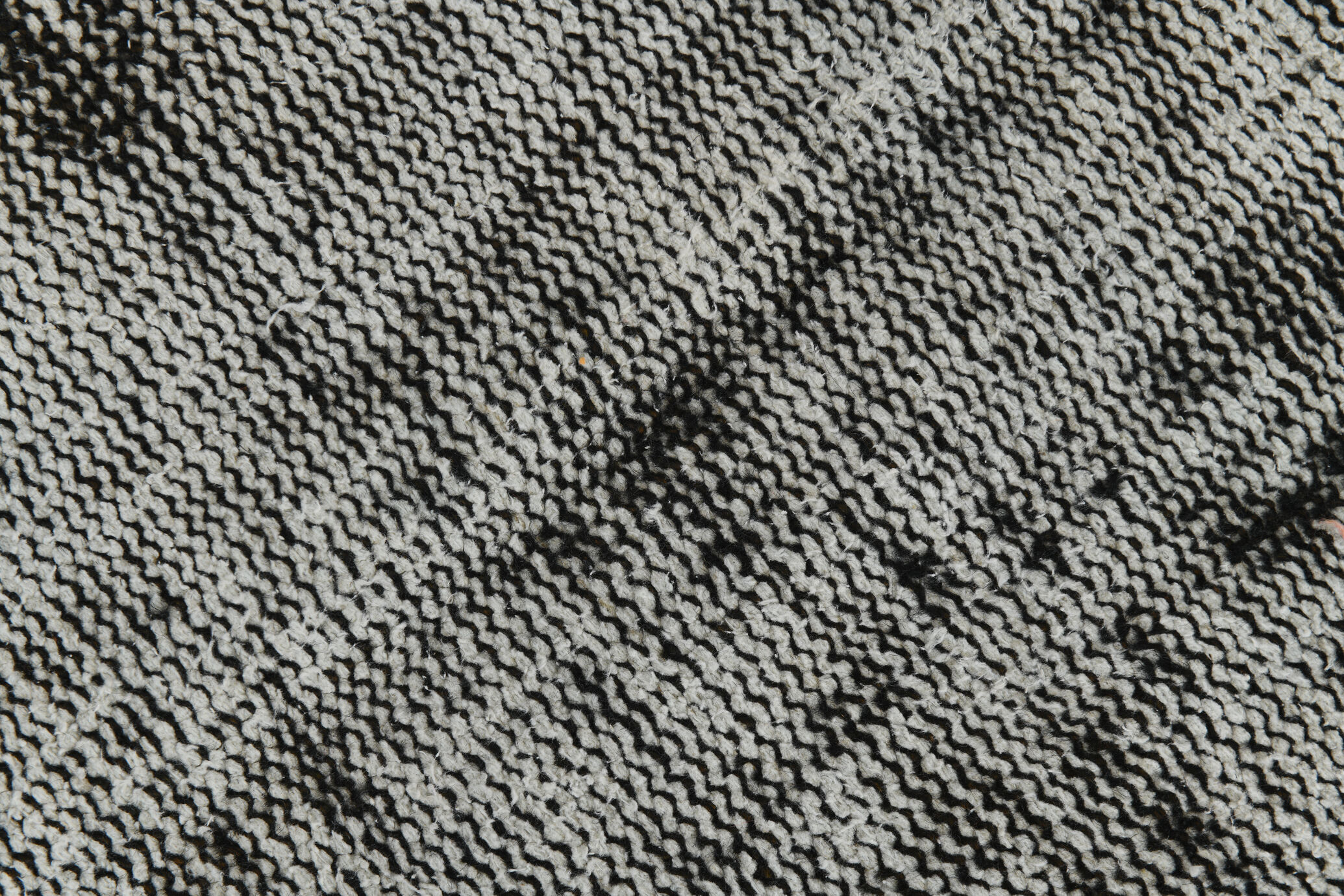 7x9 distressed black vintage rug, 205x292cm