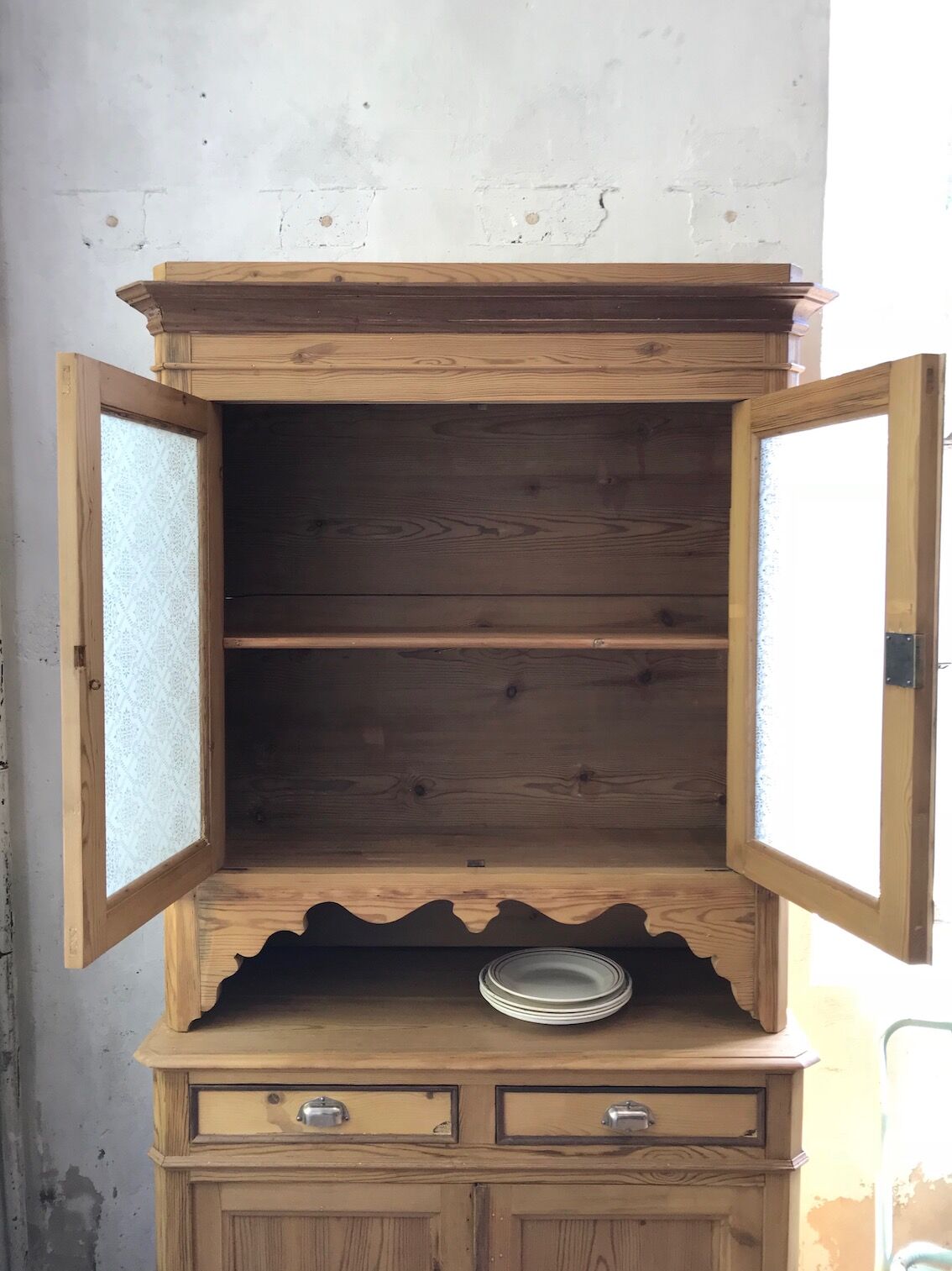 Buffet two bodies in raw pine