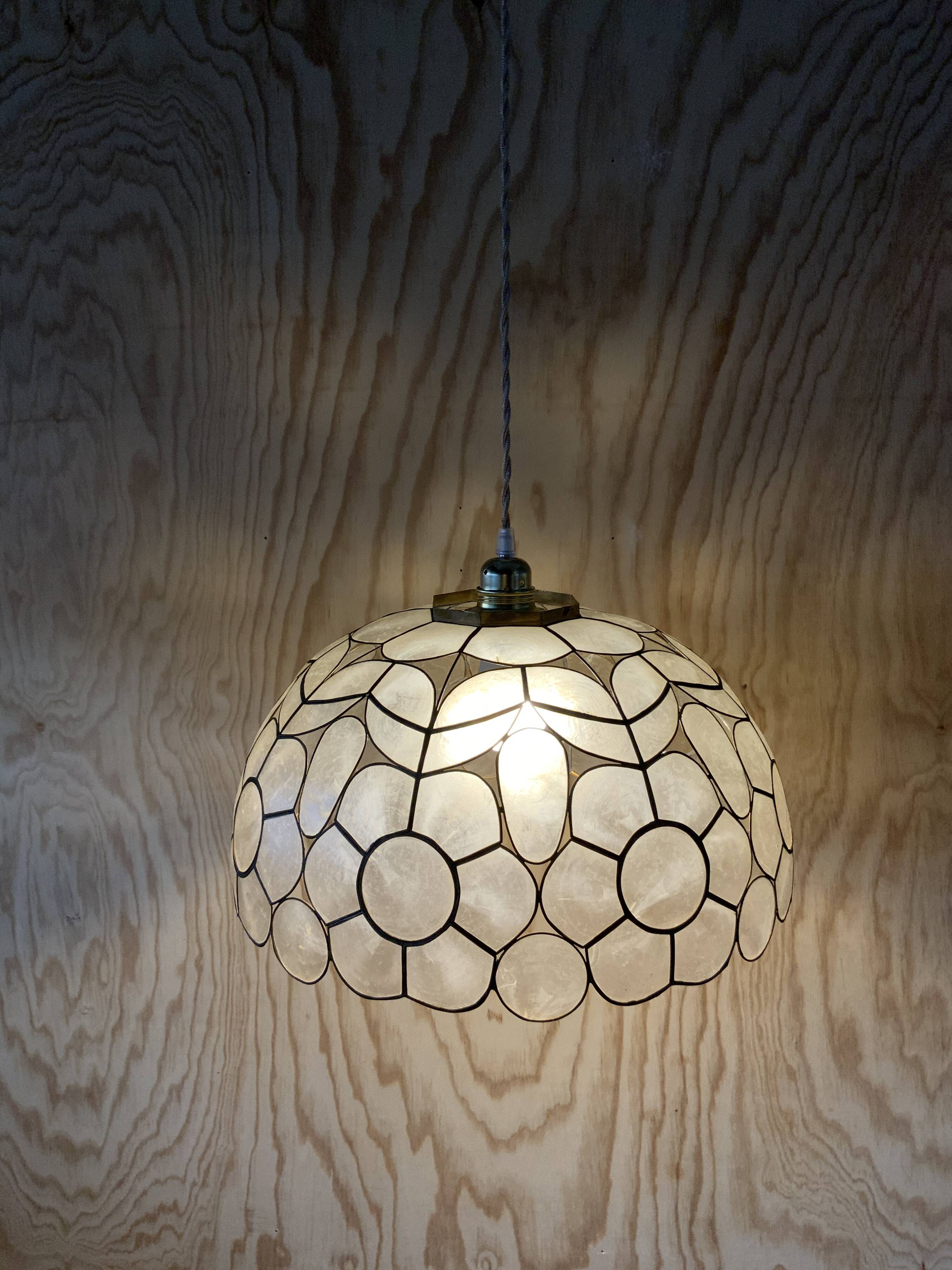 Vintage mother-of-pearl suspension