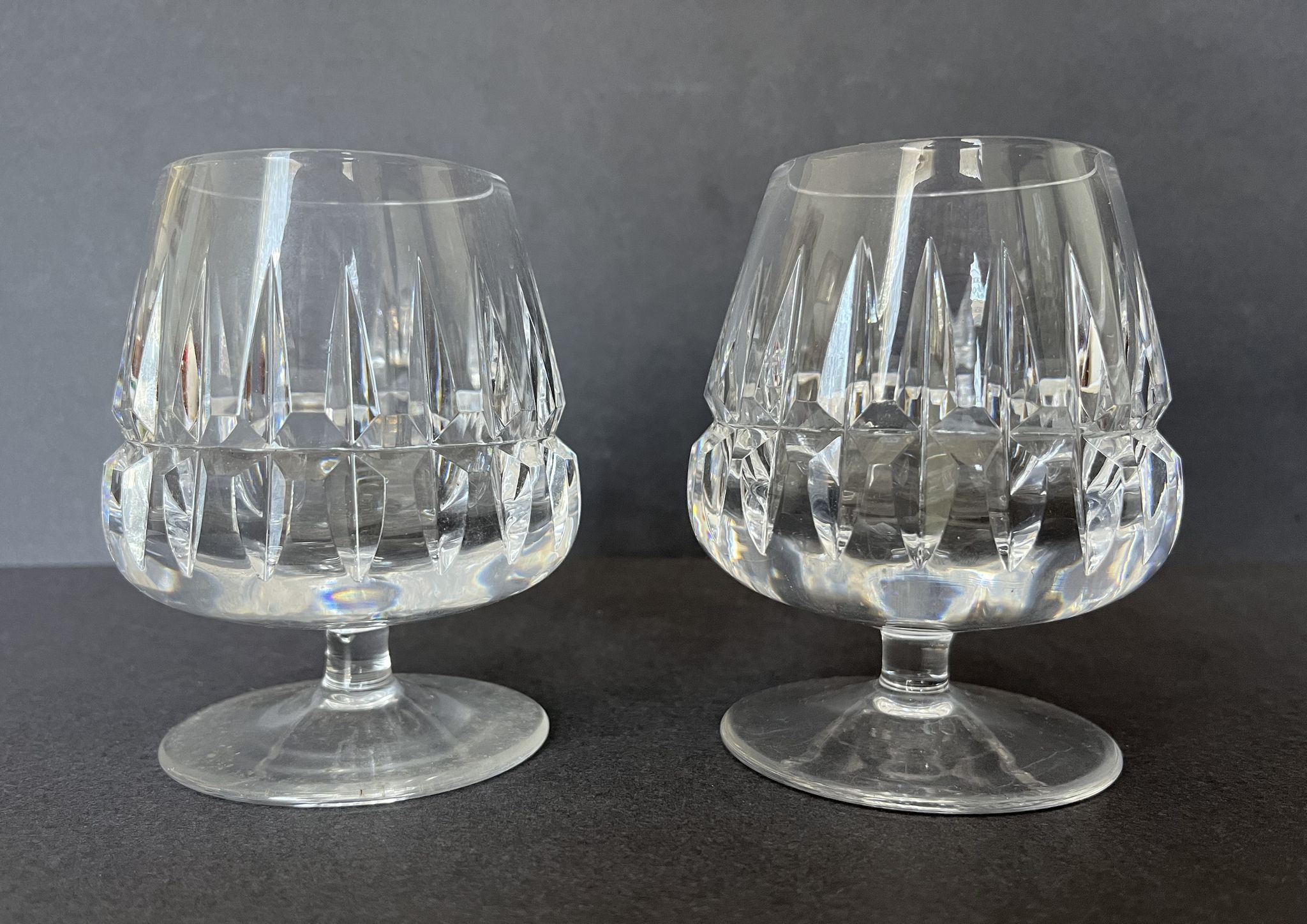 Deux verres à alcool en cristal