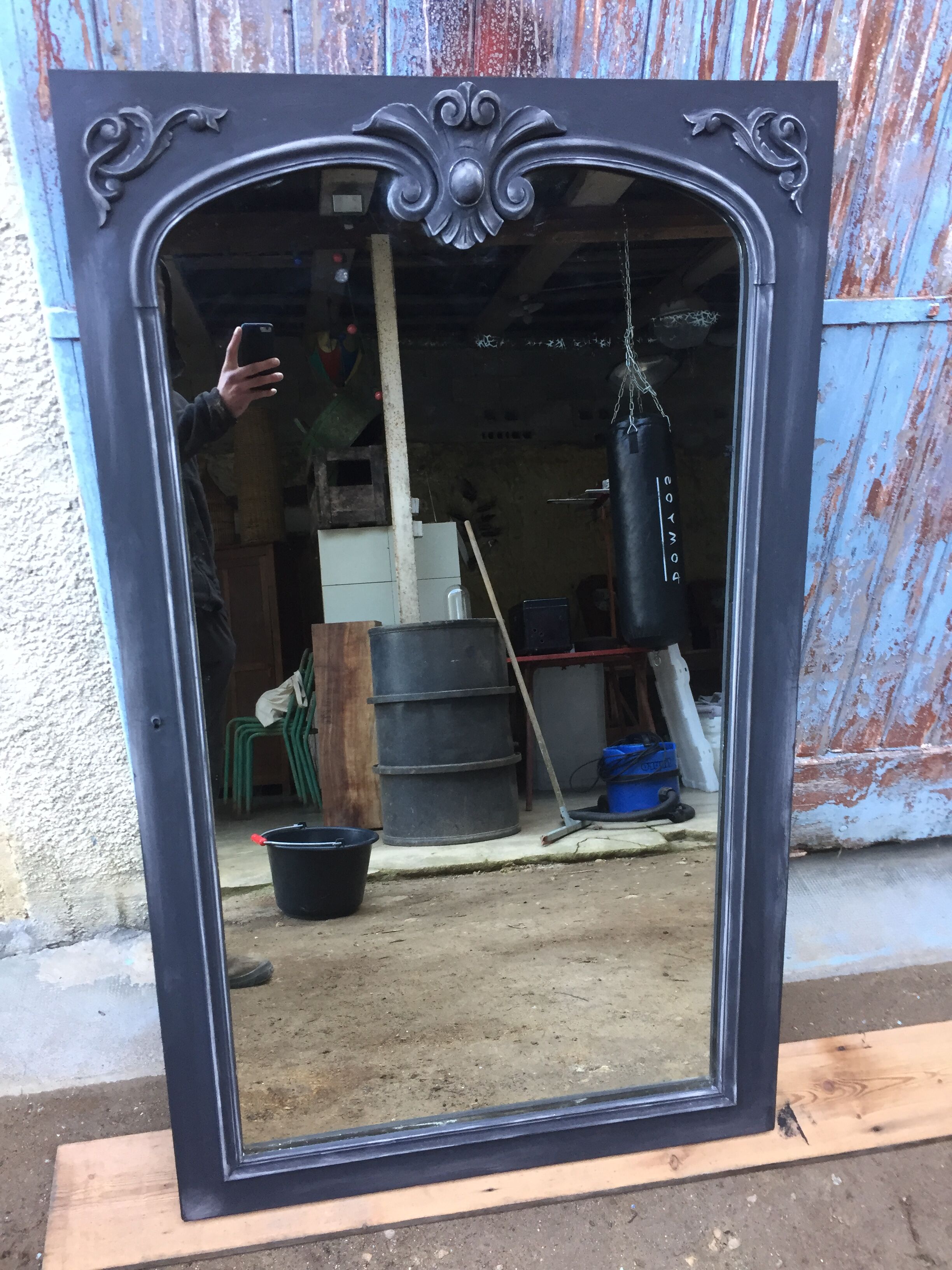 Miroir patiné noir mat 82x135cm