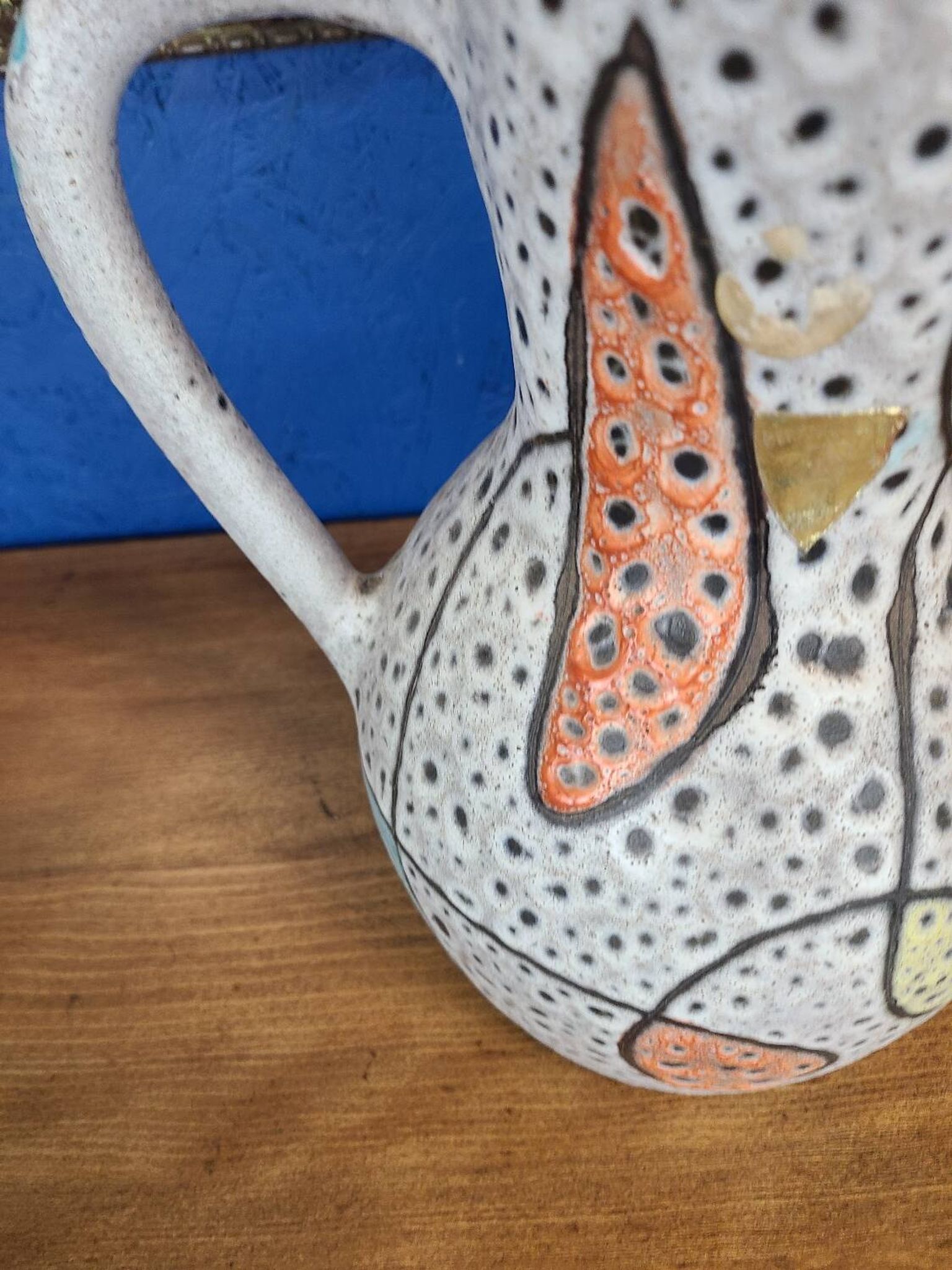 Pichet d'art de hyèvre signé émaux polychrome