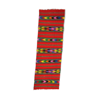 Tapis en laine rouge avec des rayures colorées 225x80cm