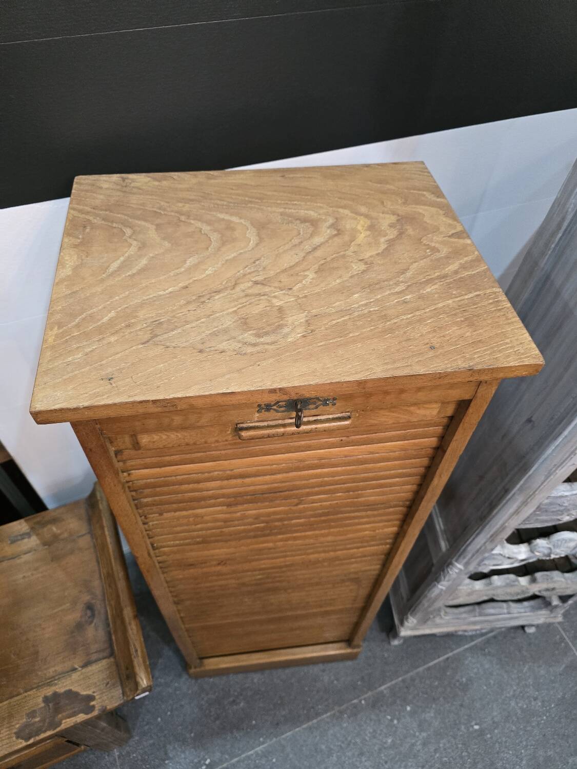 Curtain filing cabinet