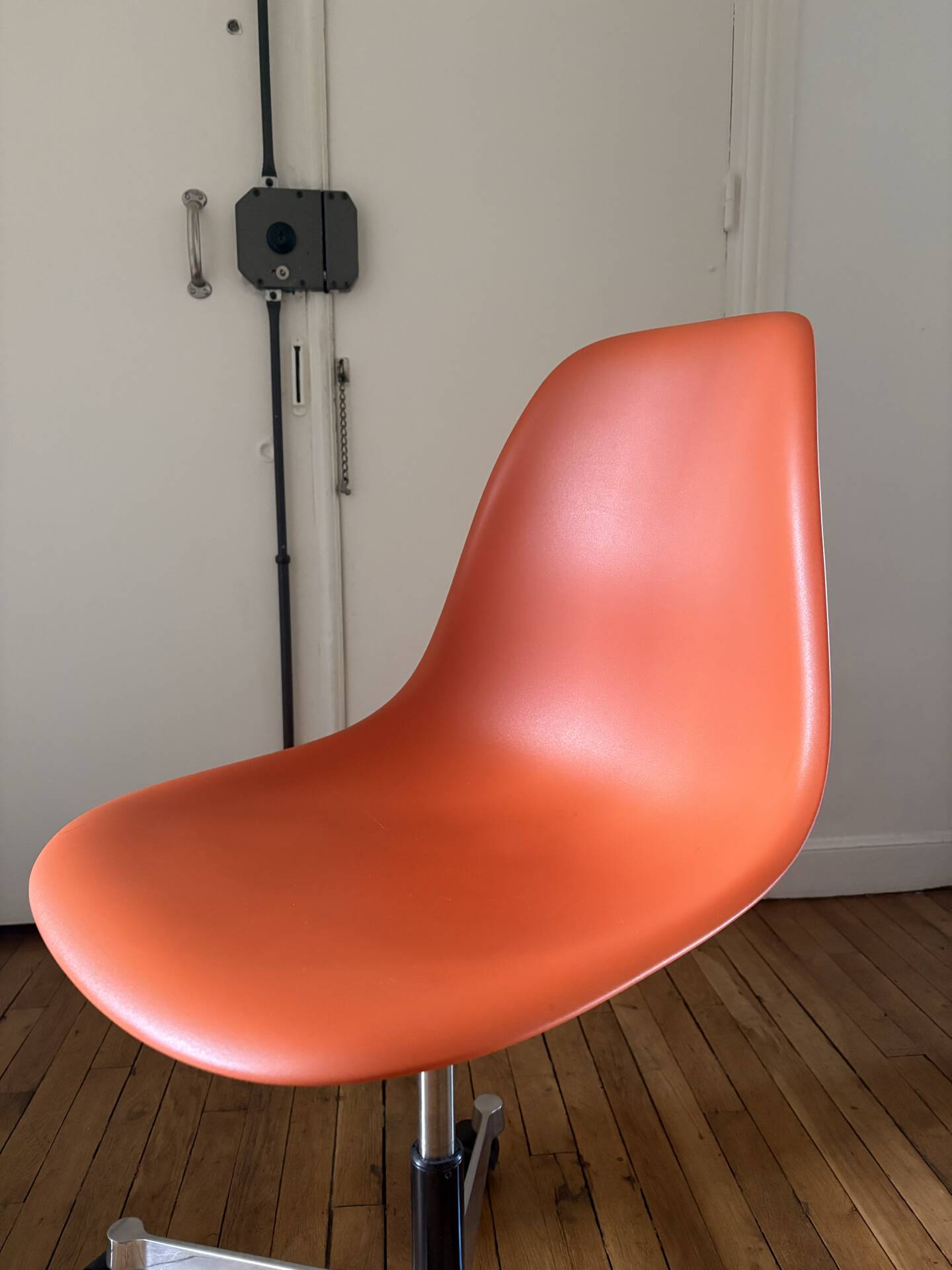 Vitra eames desk chair