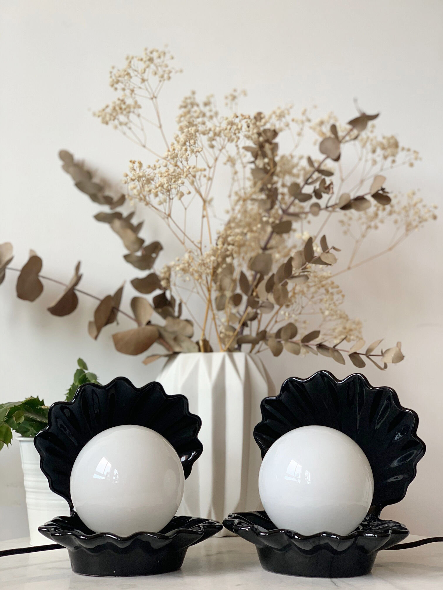 Black ceramic shell lamp