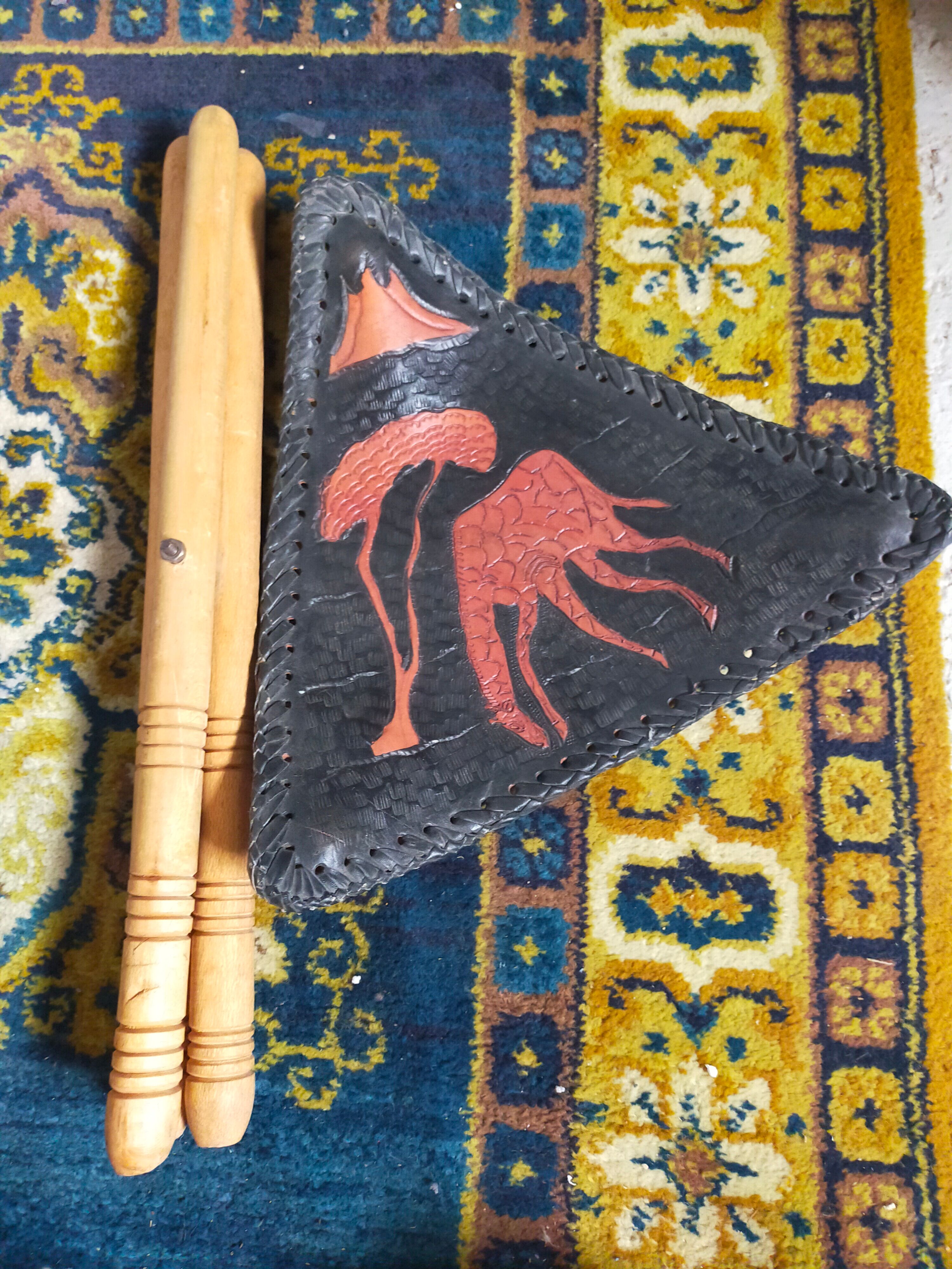 Folding tripod stool in Africa leather