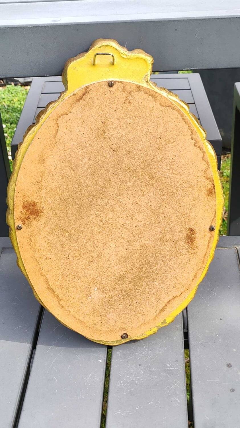 Hollywood Regency style oval Victorian mirror. In antique gold wood. 31 x 21cm