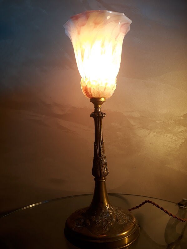 Lampe pied laiton et bronze 1920 et opaline rose et blanche 37x14