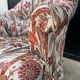 Fauteuil crapaud satin fleuri ancien