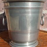 Ice bucket (or champagne bucket)