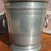Ice bucket (or champagne bucket)