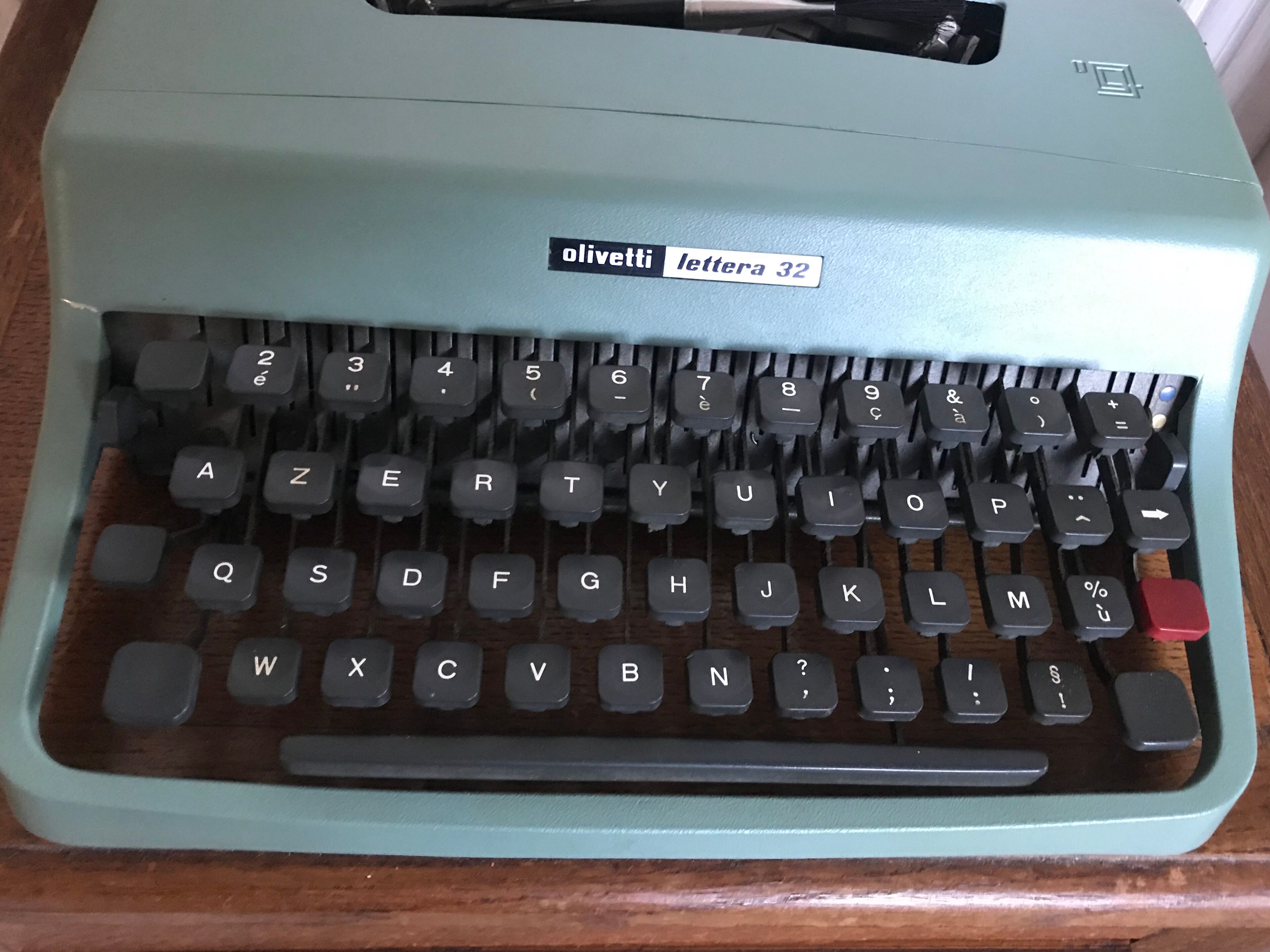 Olivetti Lettera 32 Typewriter