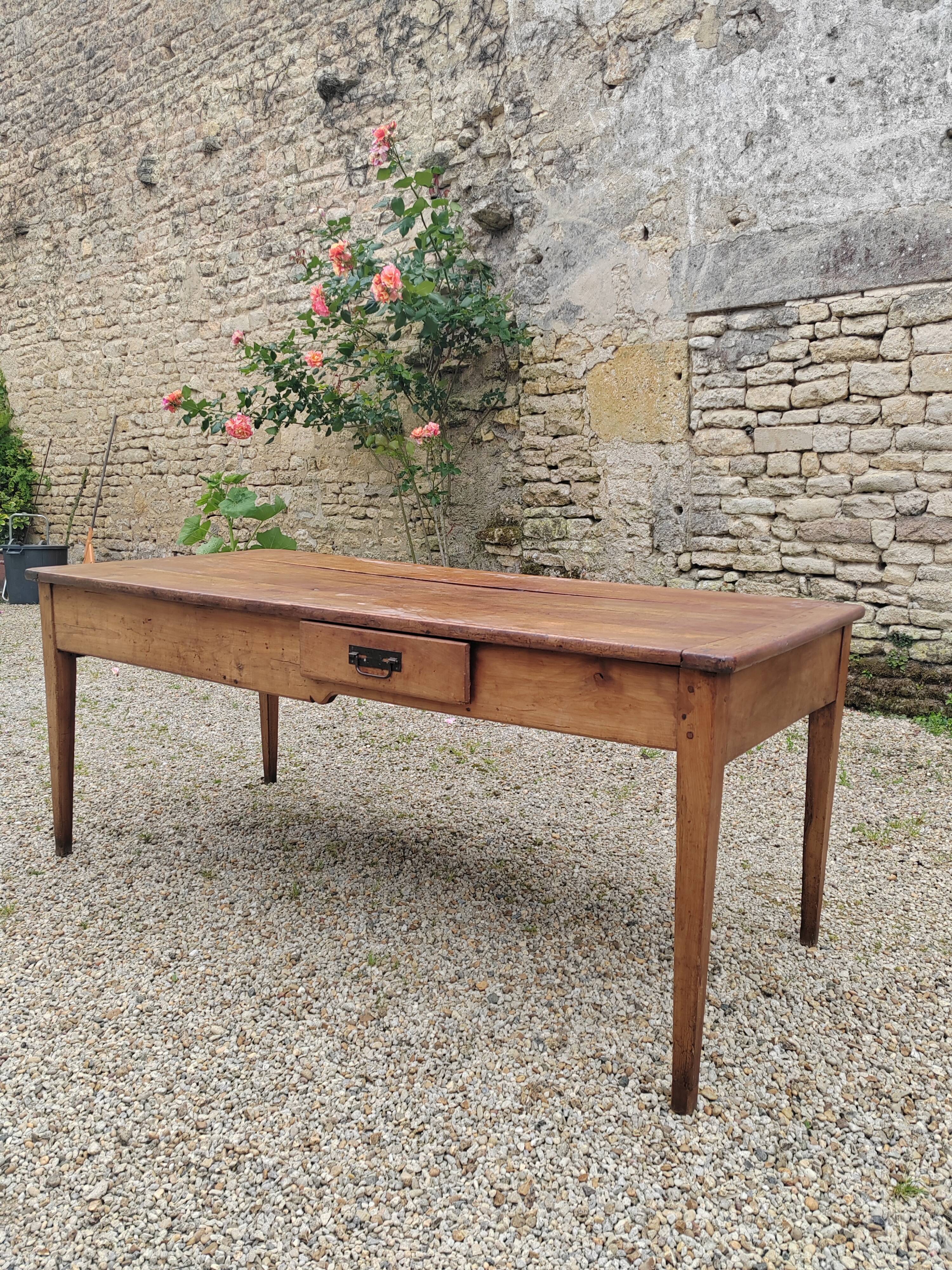 Table de ferme et 8 chaises