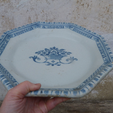 Plat XVIII éme en faience de Rouen bleu sur blanc