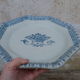 Plat XVIII éme en faience de Rouen bleu sur blanc