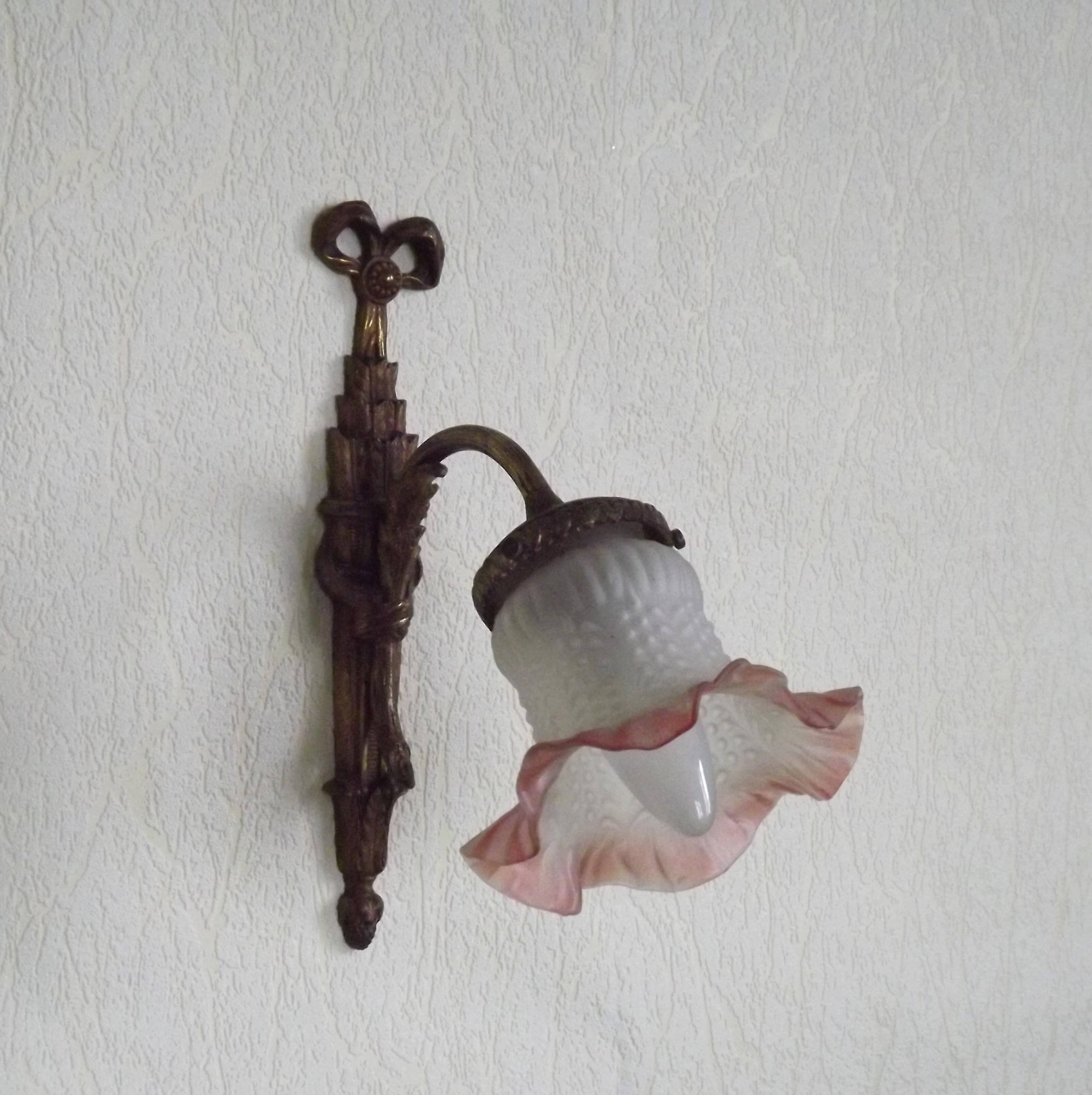 French Bronze Empire Style Ribbon & Bows Wall Light with Frilled Glass Shade 5140
