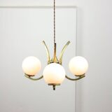 Lustre mid-century en laiton et opaline, italie