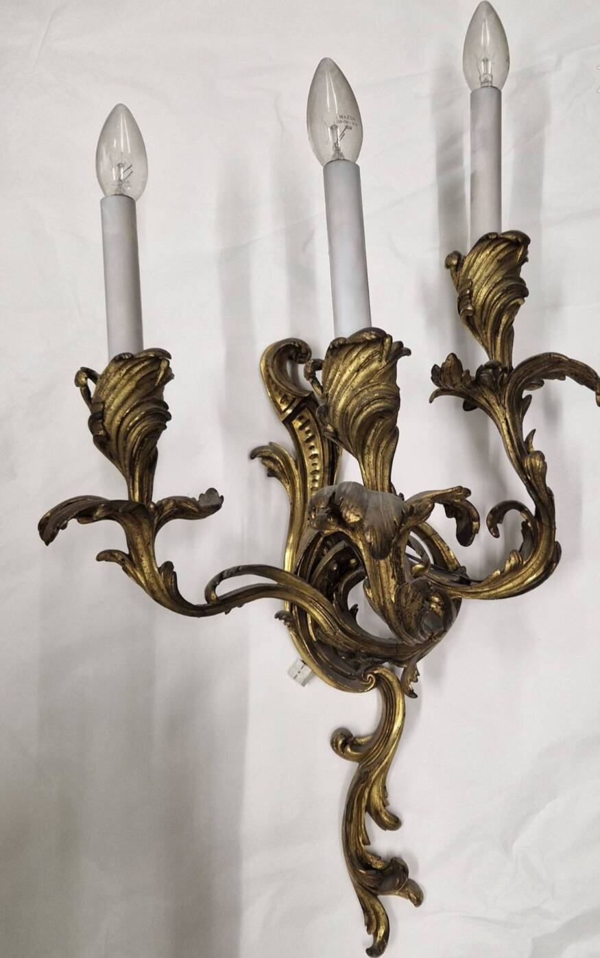 Grande Paire appliques de style Louis XV en bronze doré