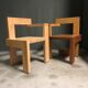 Une paire de Gerrit Rietveld de la chaise Steltman.