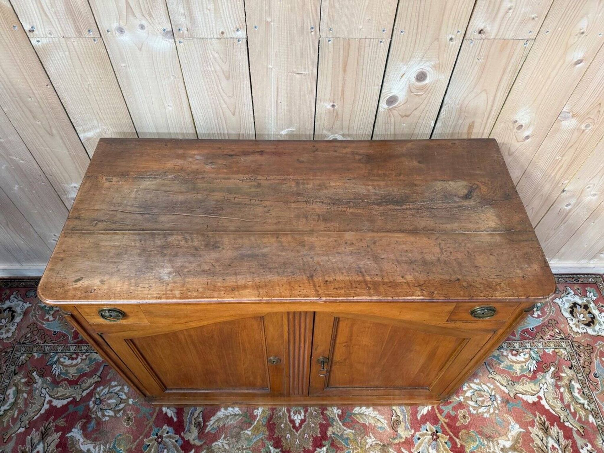Buffet bas d'époque Louis XVI en merisier massif