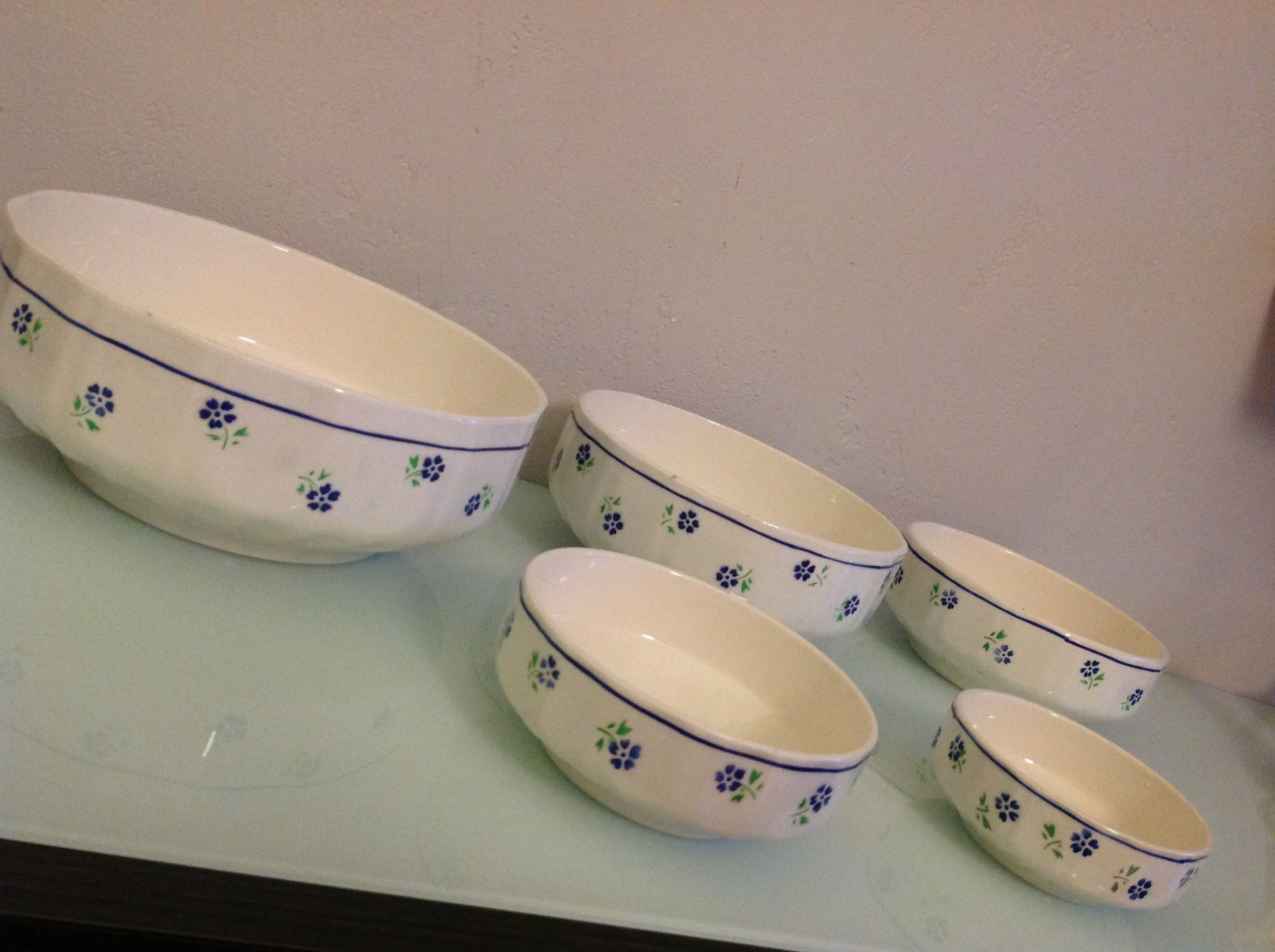 Suite of five salad bowls decor Claudius des faienceries de Badonviller, 50/60