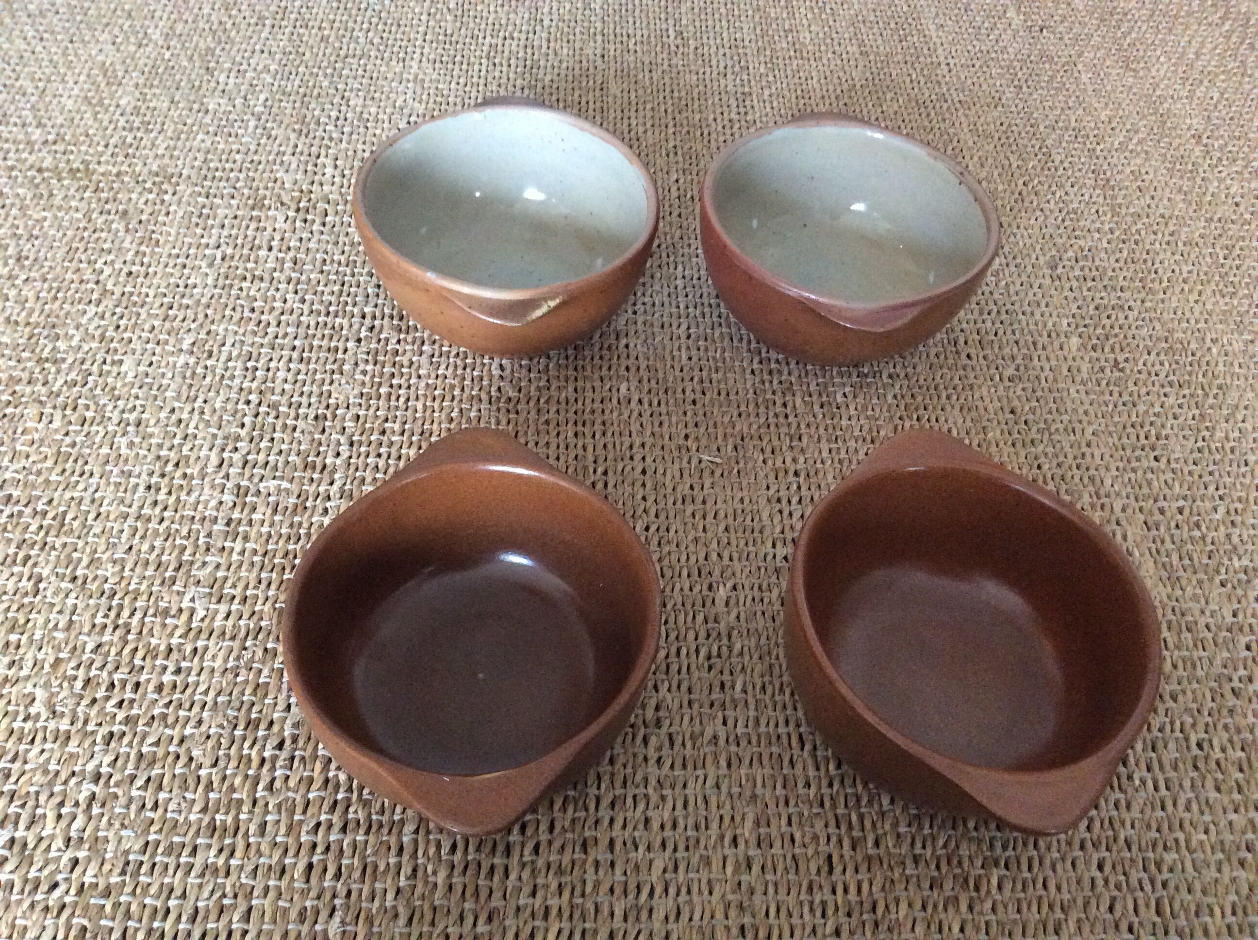 4 stoneware bowls