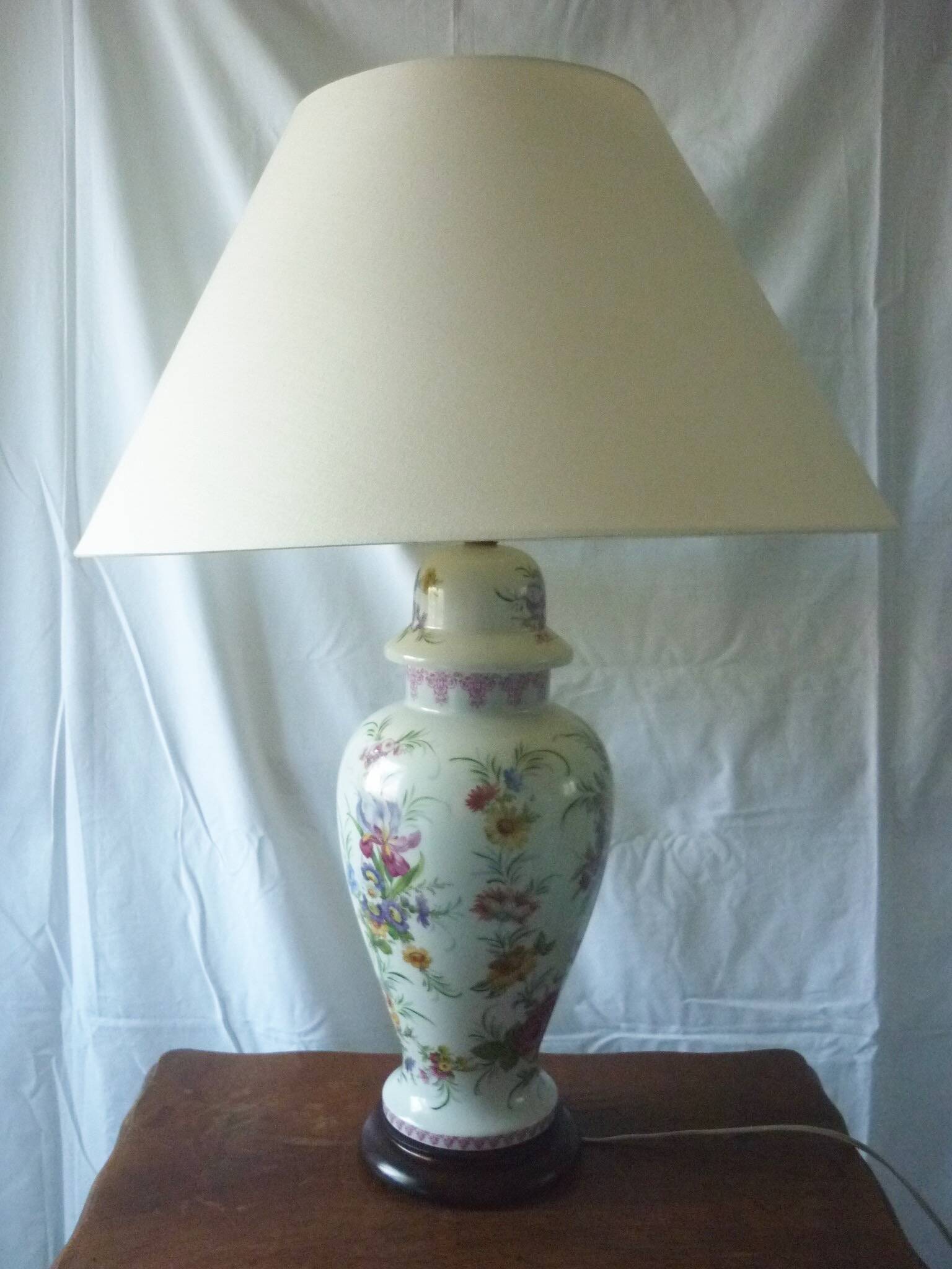 Painted porcelain lamp with flower decoration 67 cm