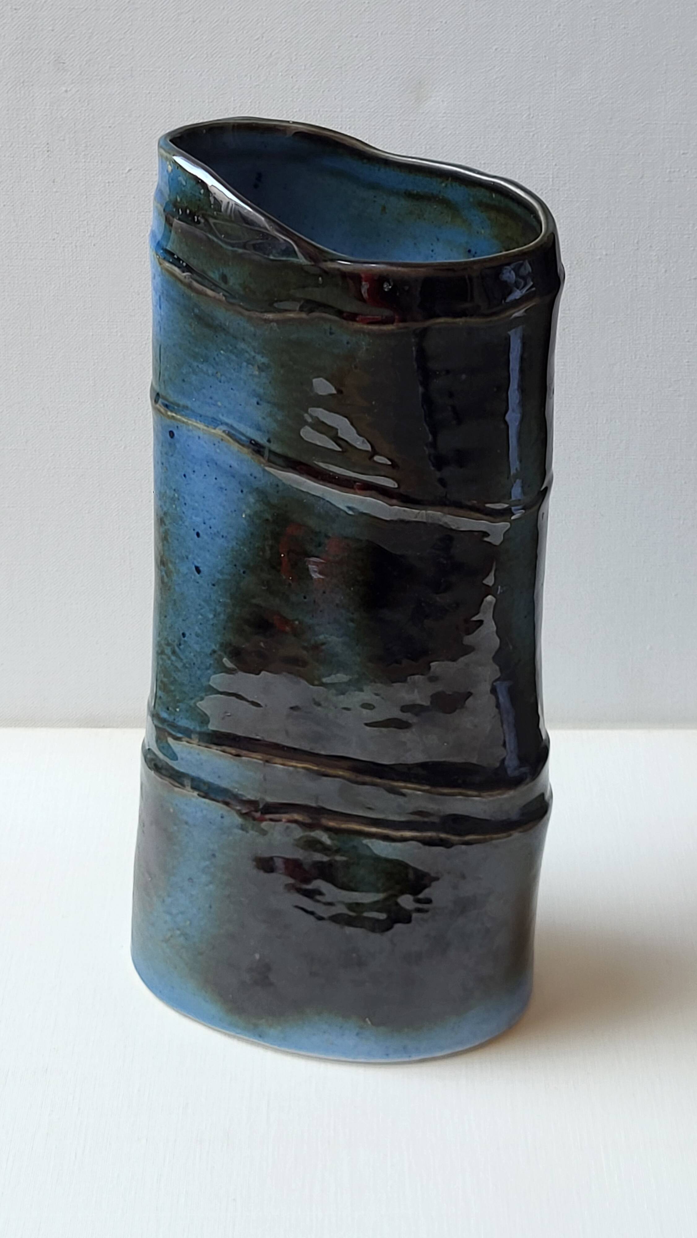 Virebent ceramic vase