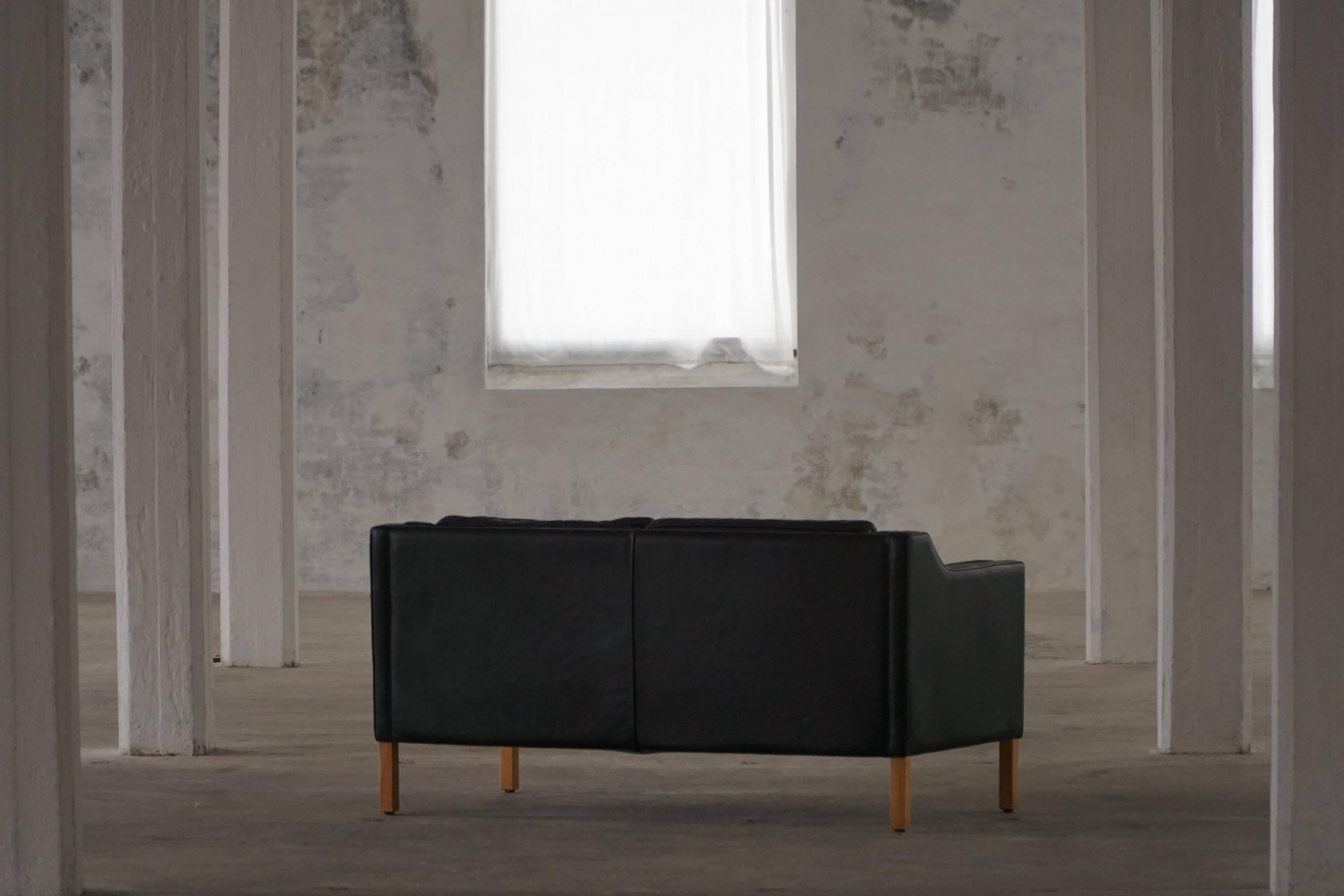 Mogens Hansen, 2-seater canapé mid-century, patinated black leather, 1970s.