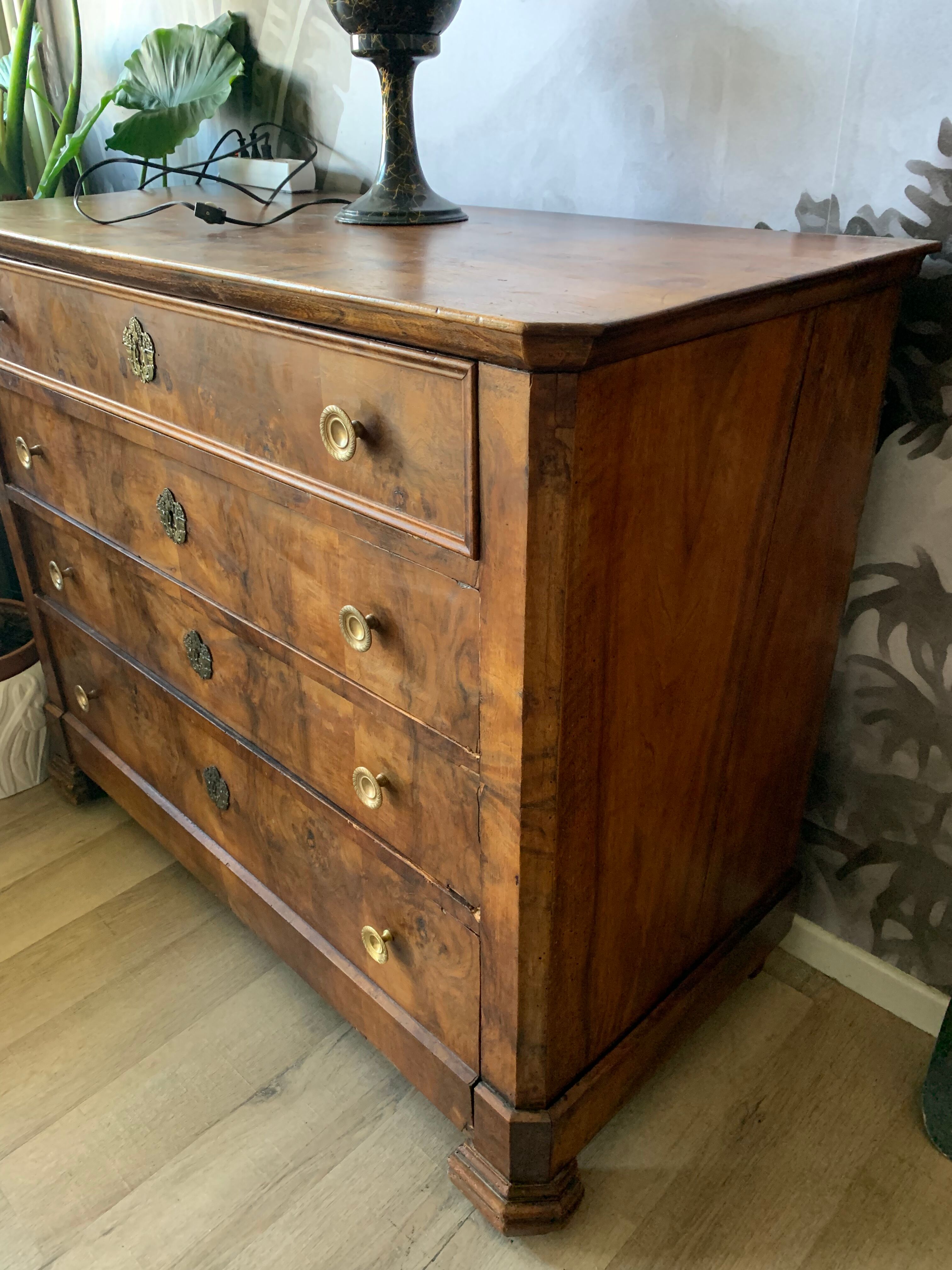 Antique chest of drawers