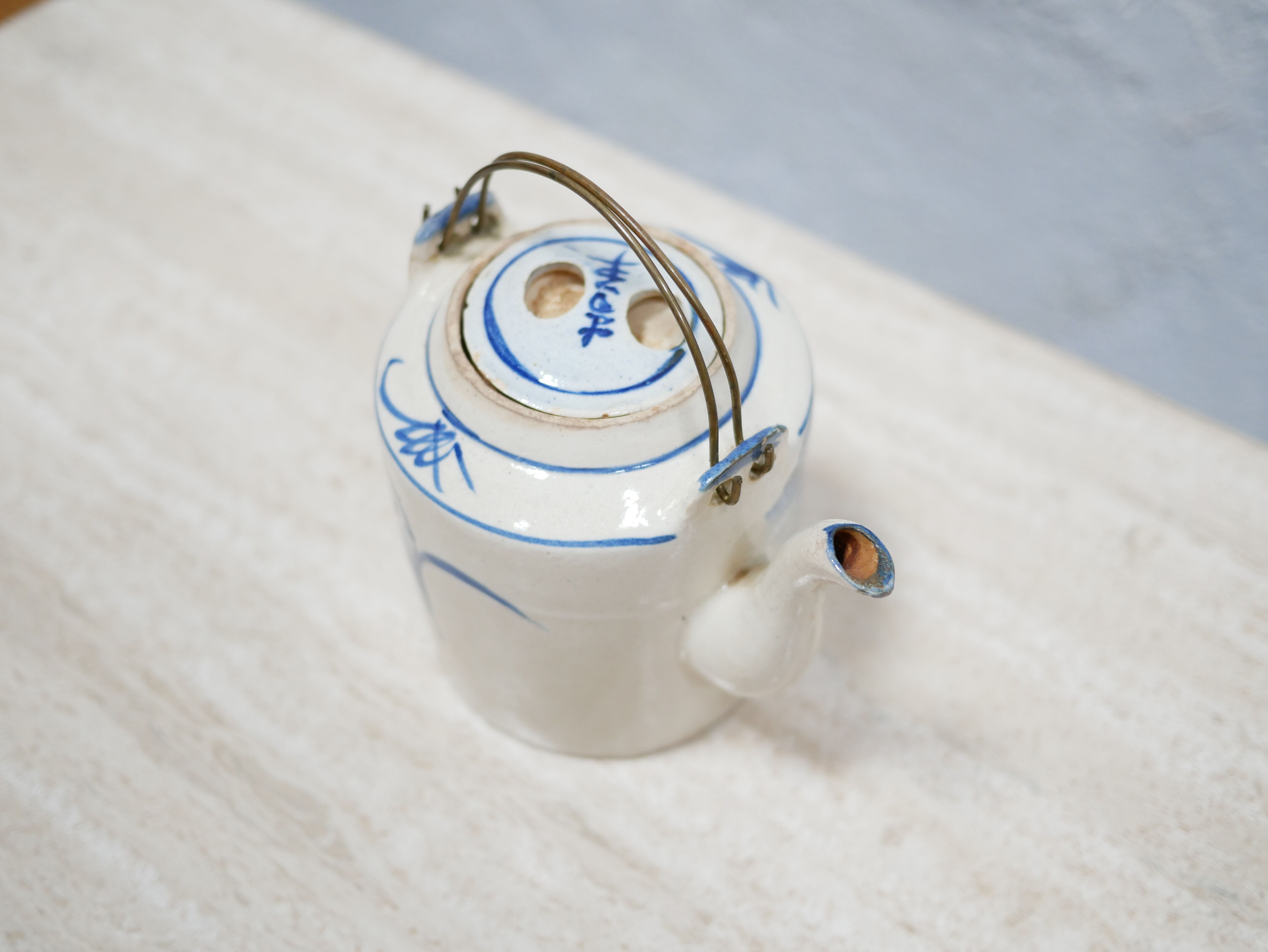 Théière chinoise ancienne en porcelaine