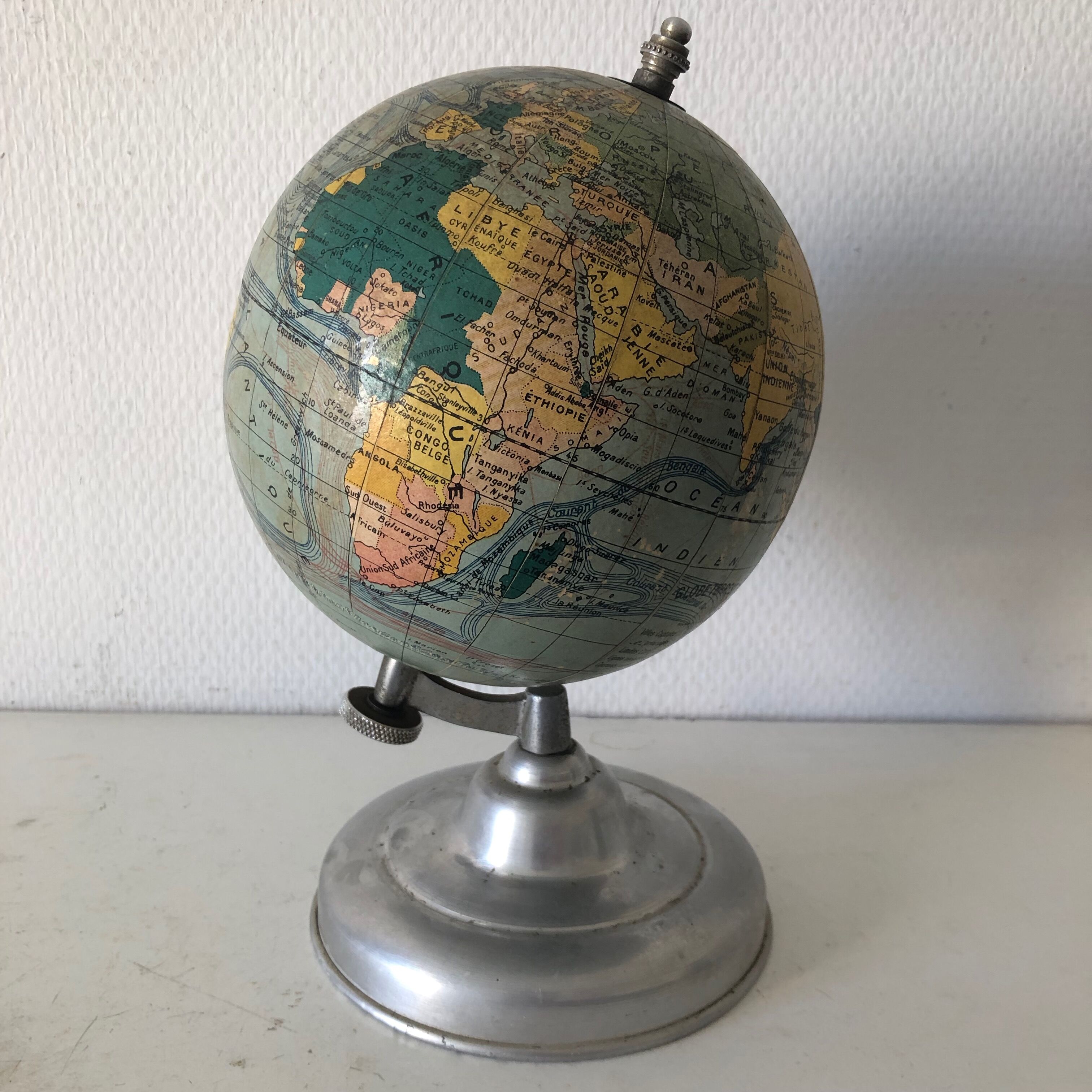 Terrestrial globe Taride vintage 1950's, 25cm