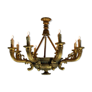 Lustre en bois sculpté