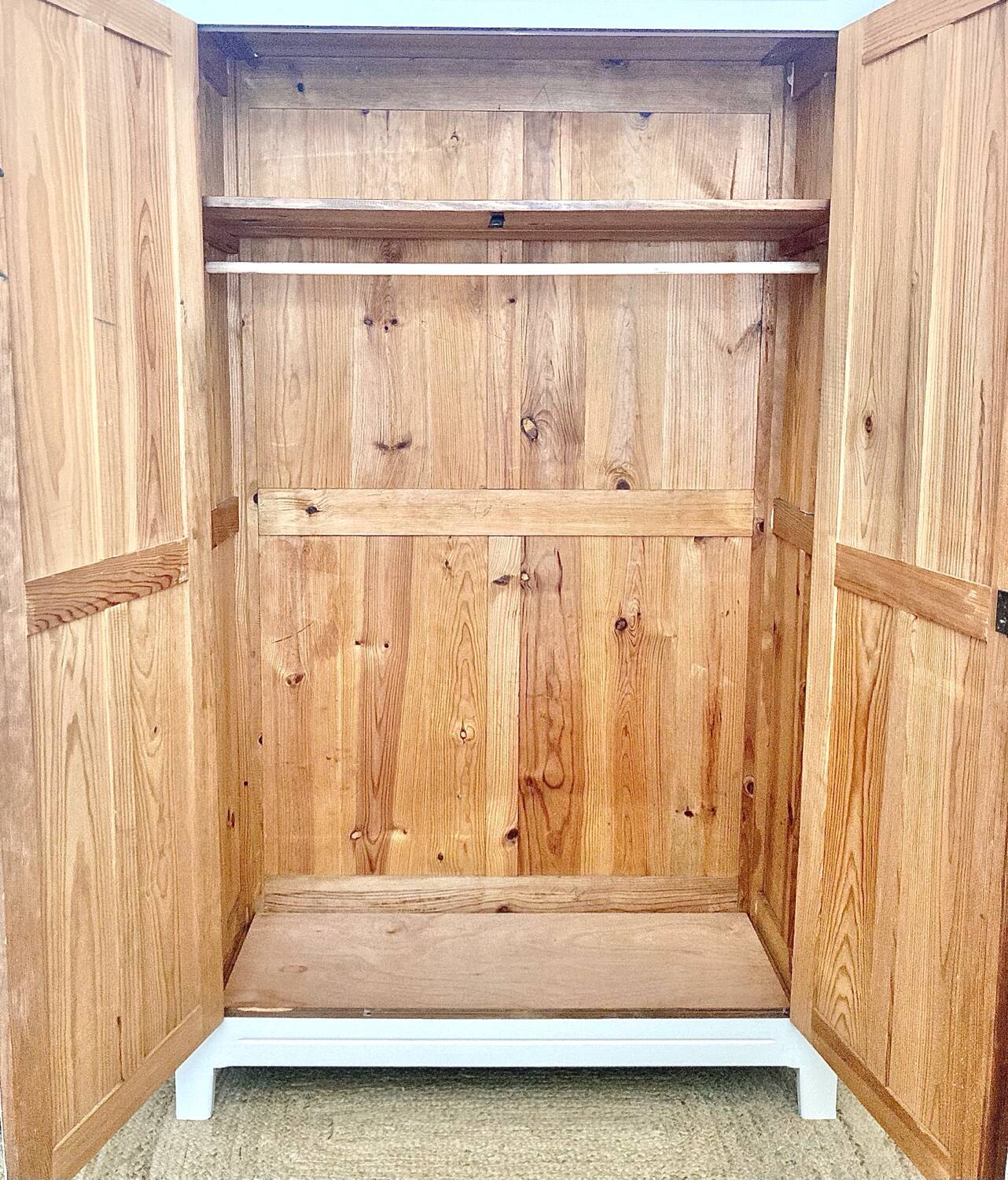 Armoire parisienne