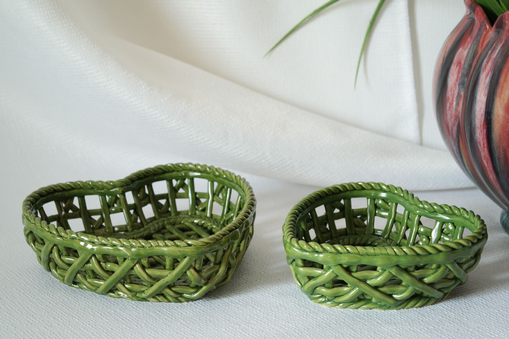 Pair of vacuum pocket ceramic braided openwork