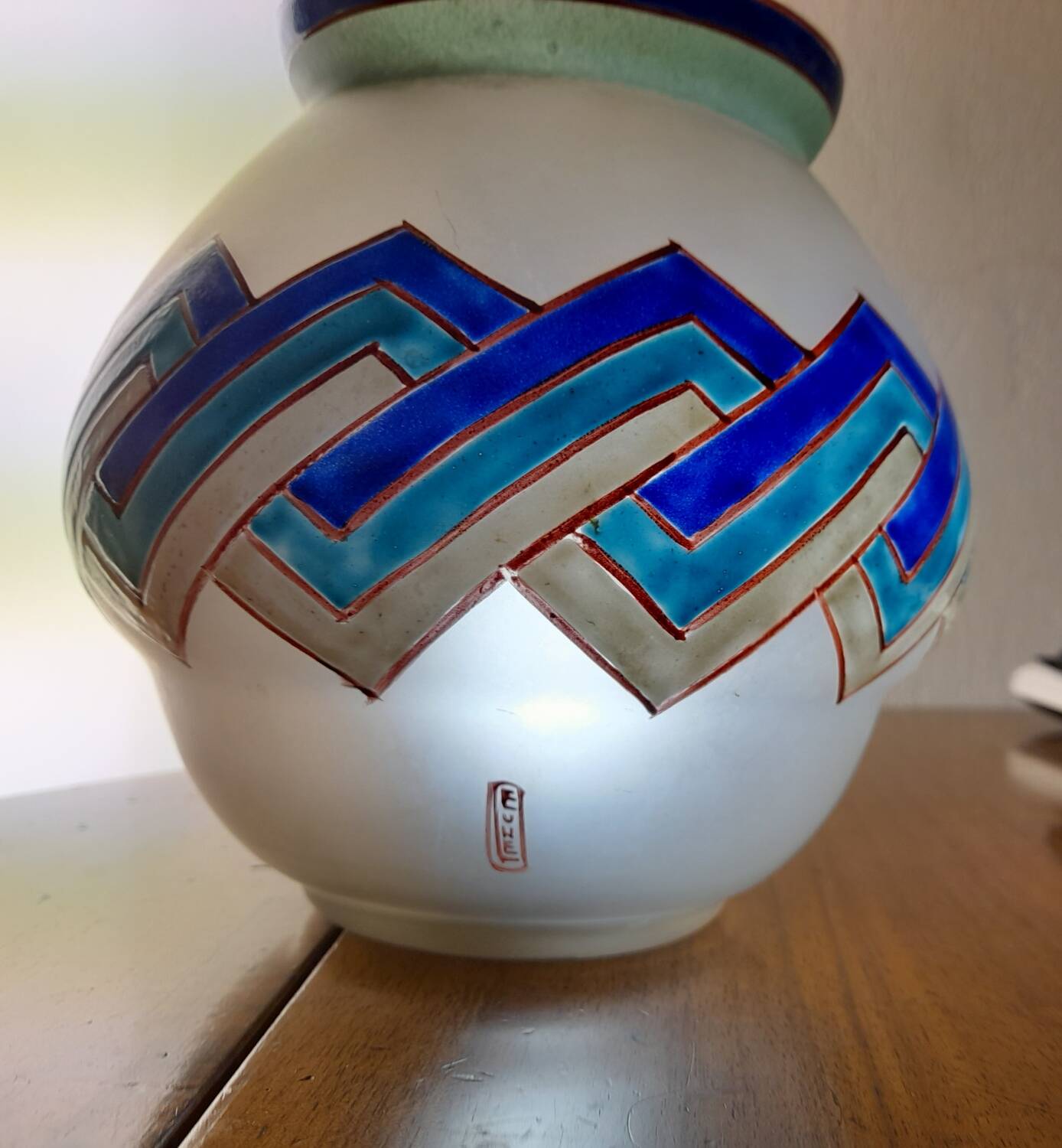 Art deco vase signed LEUNE