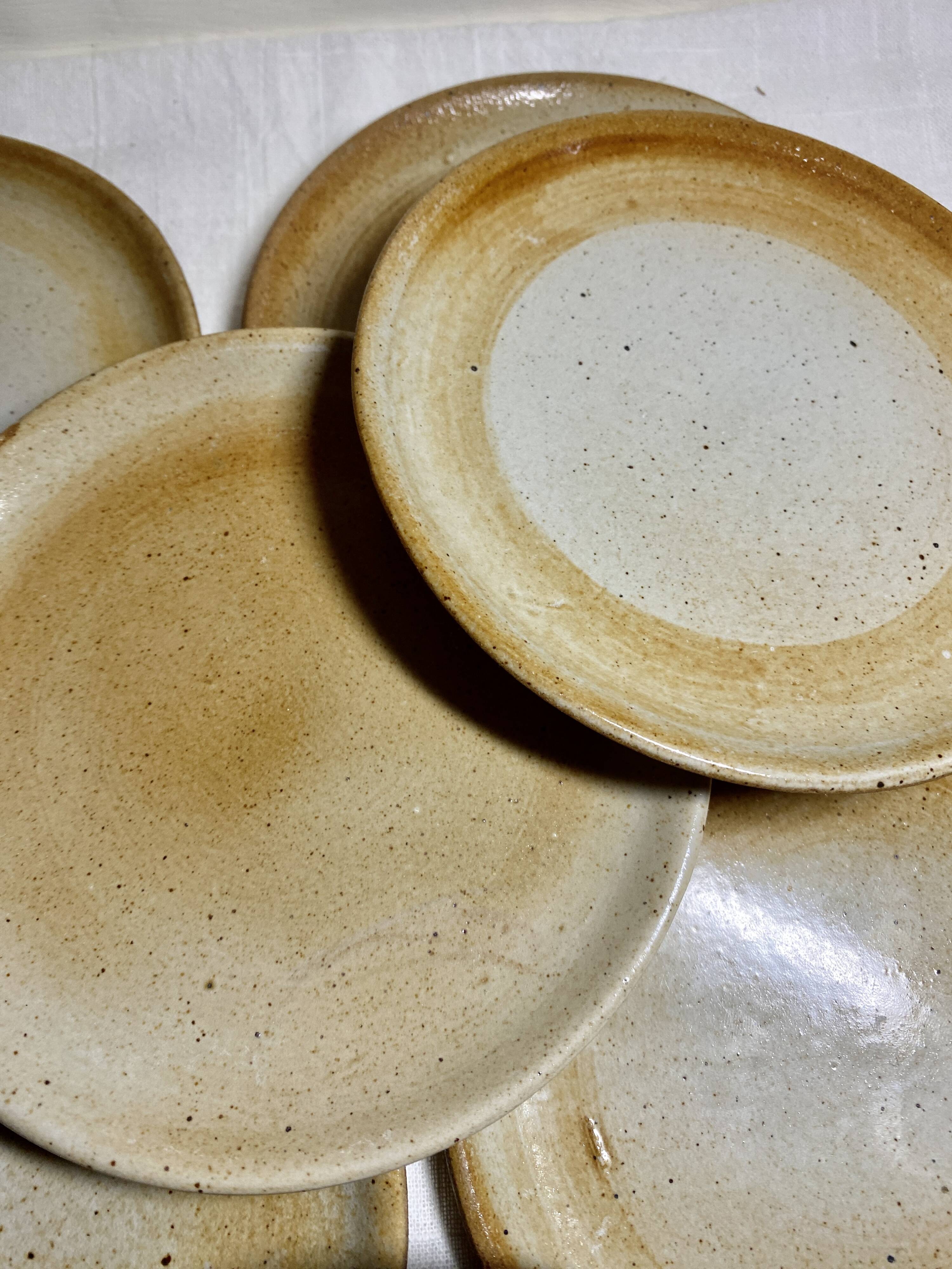 7 assiettes à dessert vintage en grès