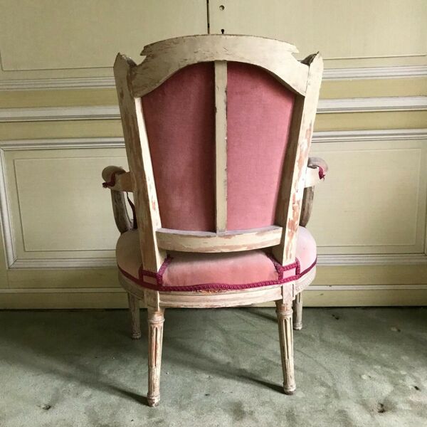 Fauteuil de style Directoire en hêtre patiné XX siècle